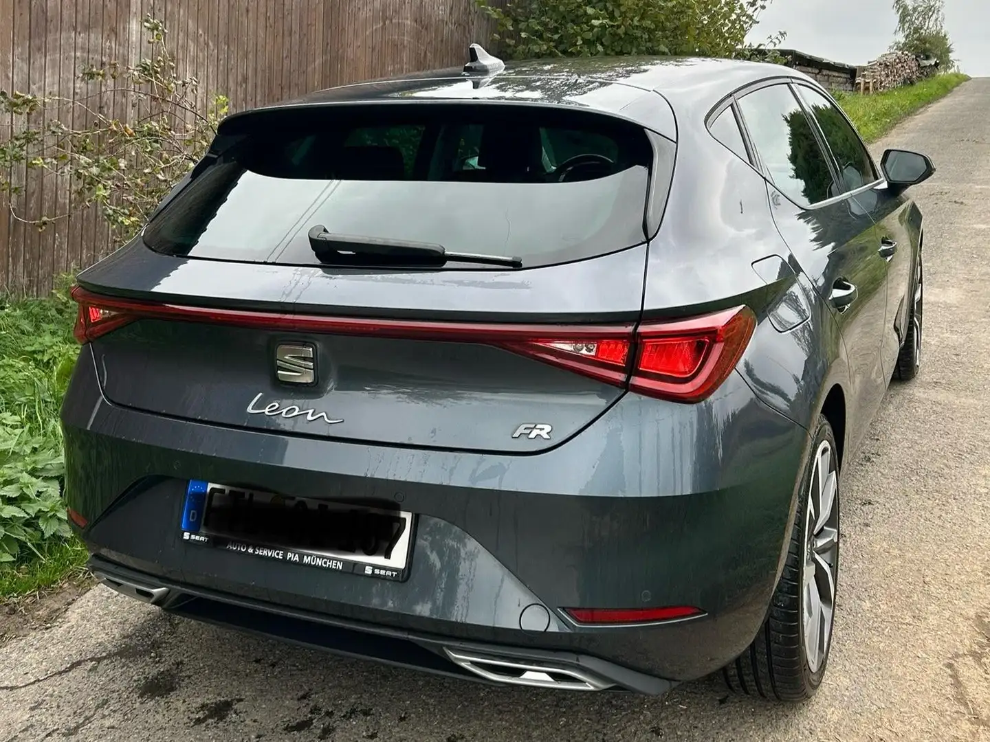 SEAT Leon Leon 1.0 eTSI OPF DSG FR Grau - 2