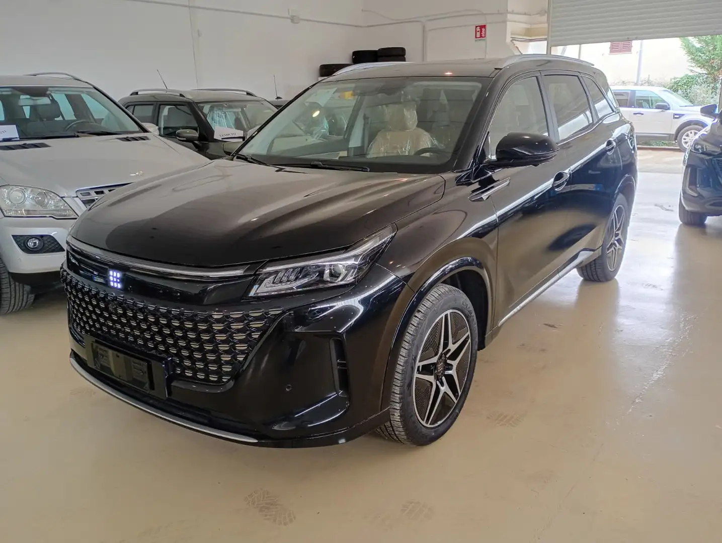 DFSK E5 PHEV HYBRID 7 POSTI LUXURY Schwarz - 1