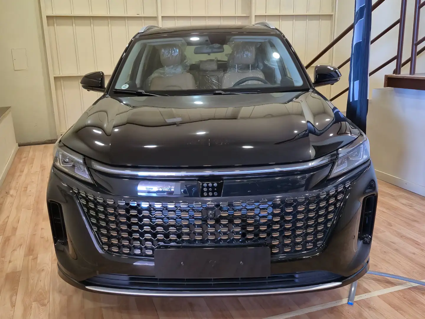 DFSK E5 E5 1.5 PHEV AUTO Černá - 2