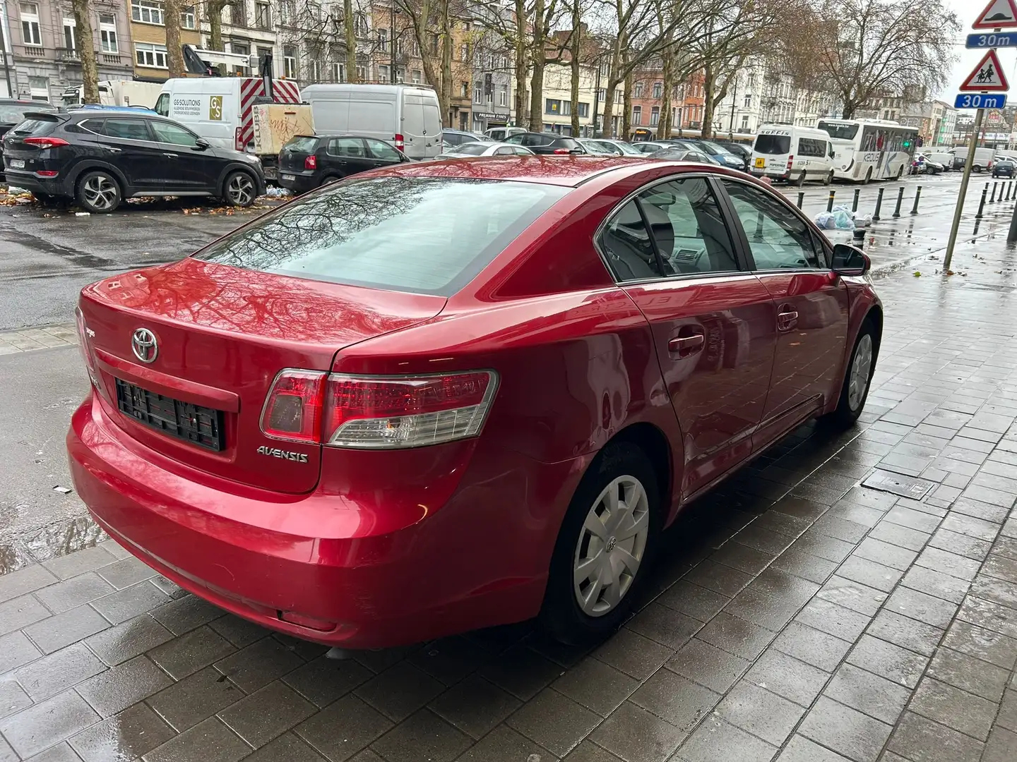 Toyota Avensis Avensis 1.8i Luna Multidrive S Красный - 2