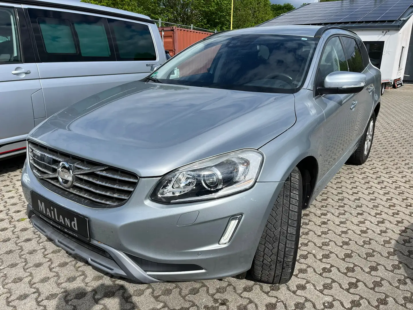 Volvo XC60 Momentum AWD Gris - 1
