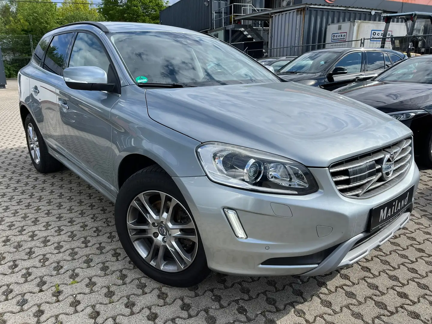 Volvo XC60 Momentum AWD Gris - 2