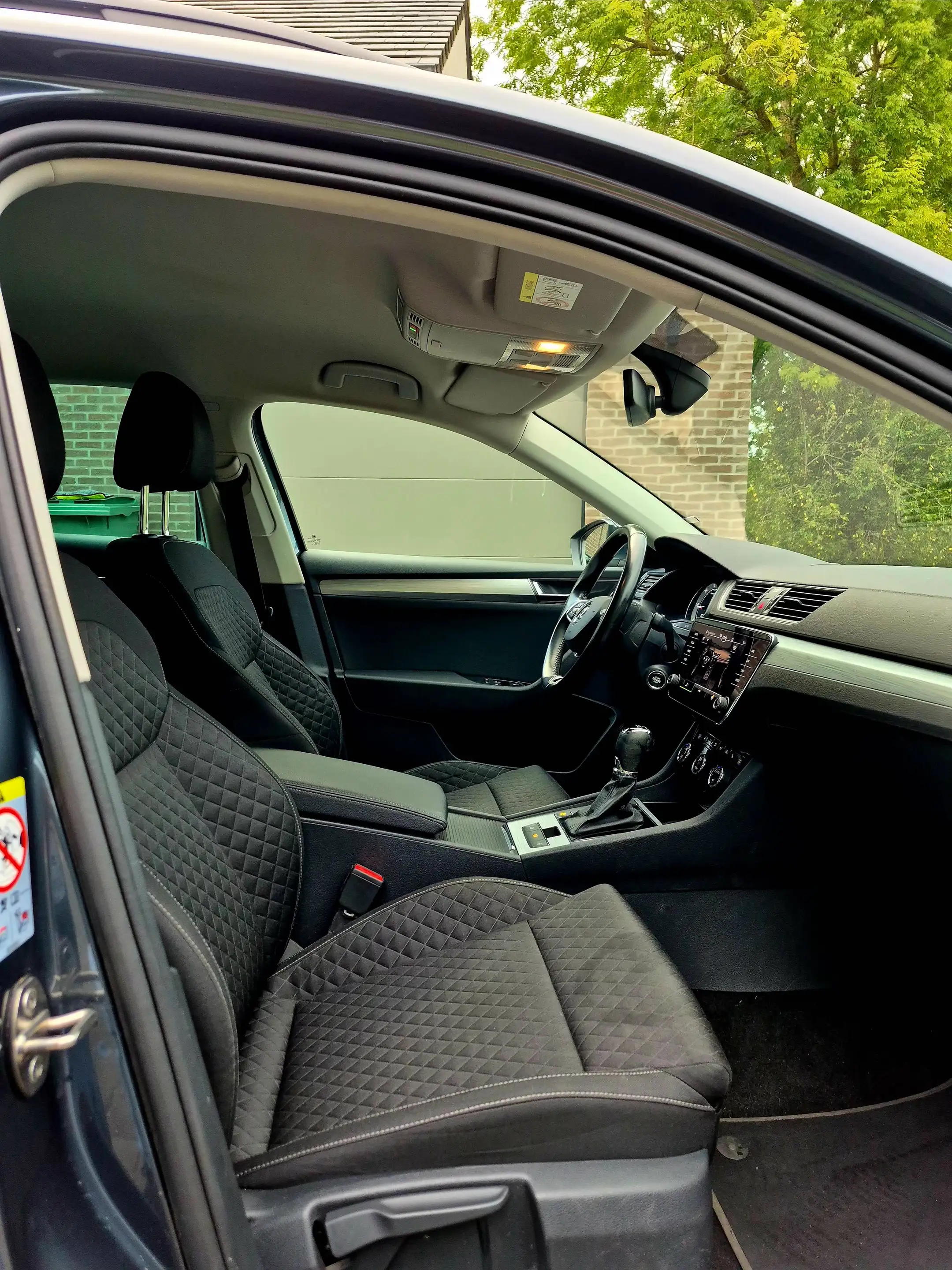 Skoda Superb Superb Combi 2.0 CR TDi Ambition DSG — photo 8