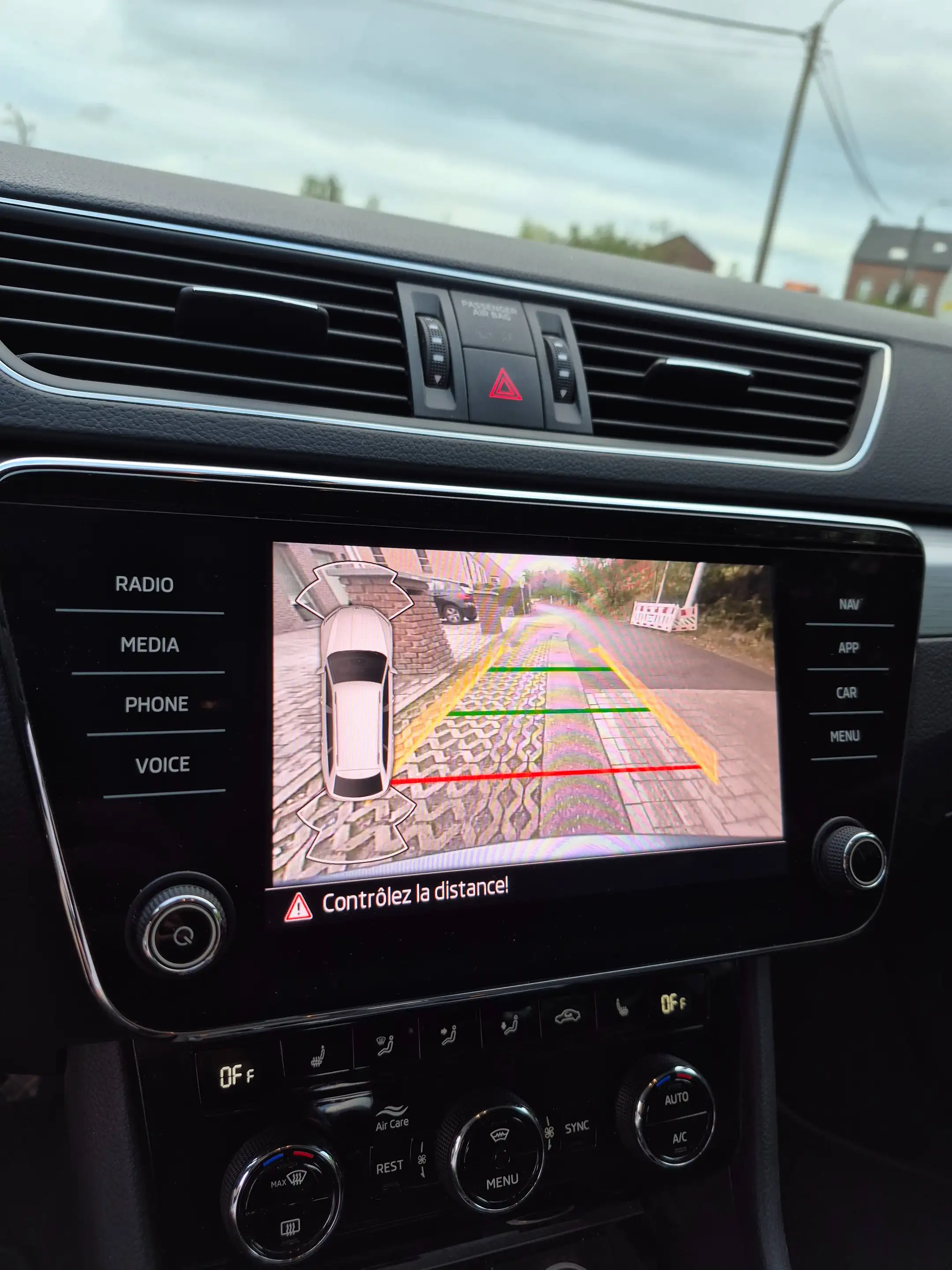 Skoda Superb Superb Combi 2.0 CR TDi Ambition DSG — photo 12