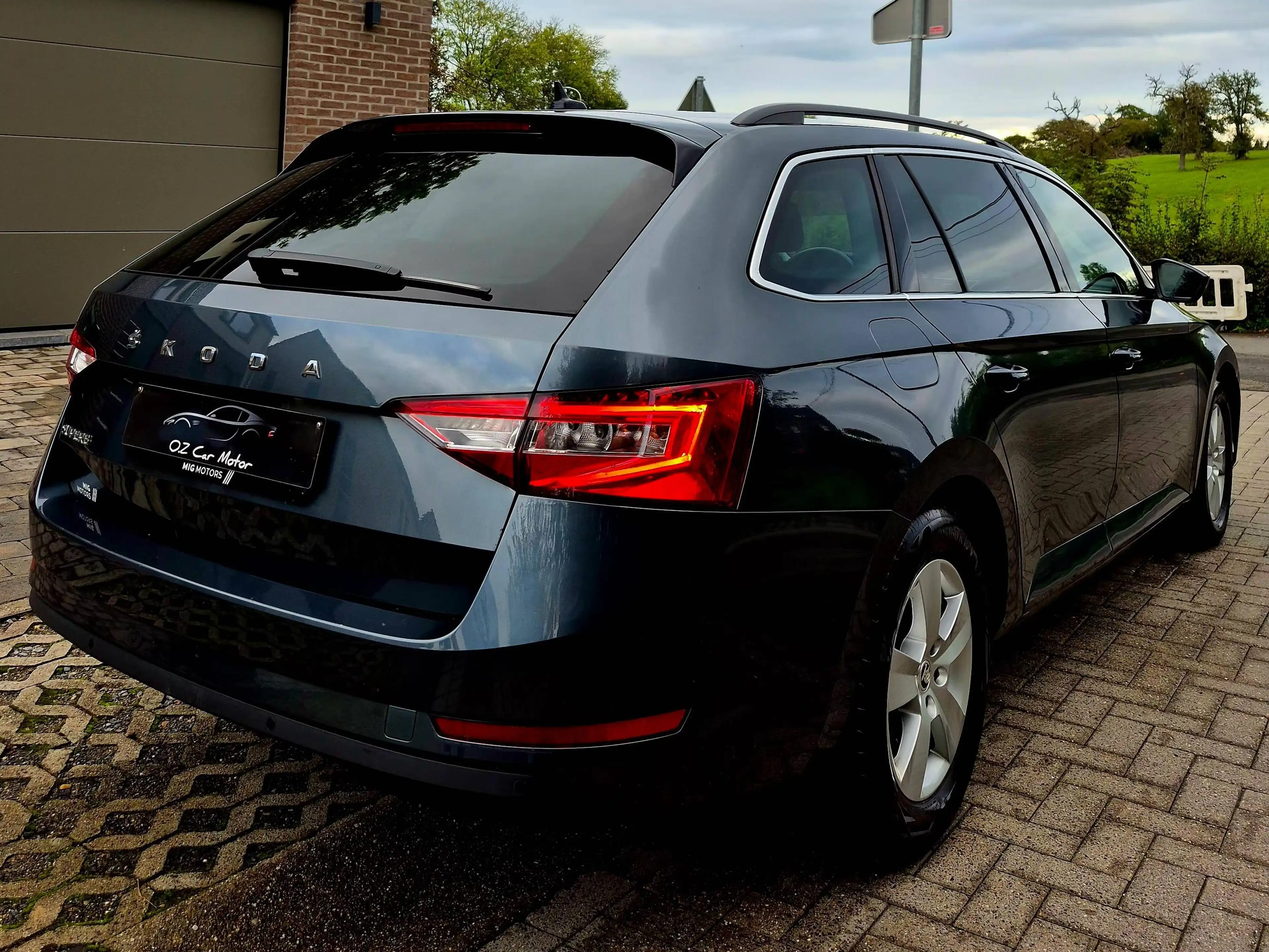 Skoda Superb Superb Combi 2.0 CR TDi Ambition DSG — photo 4