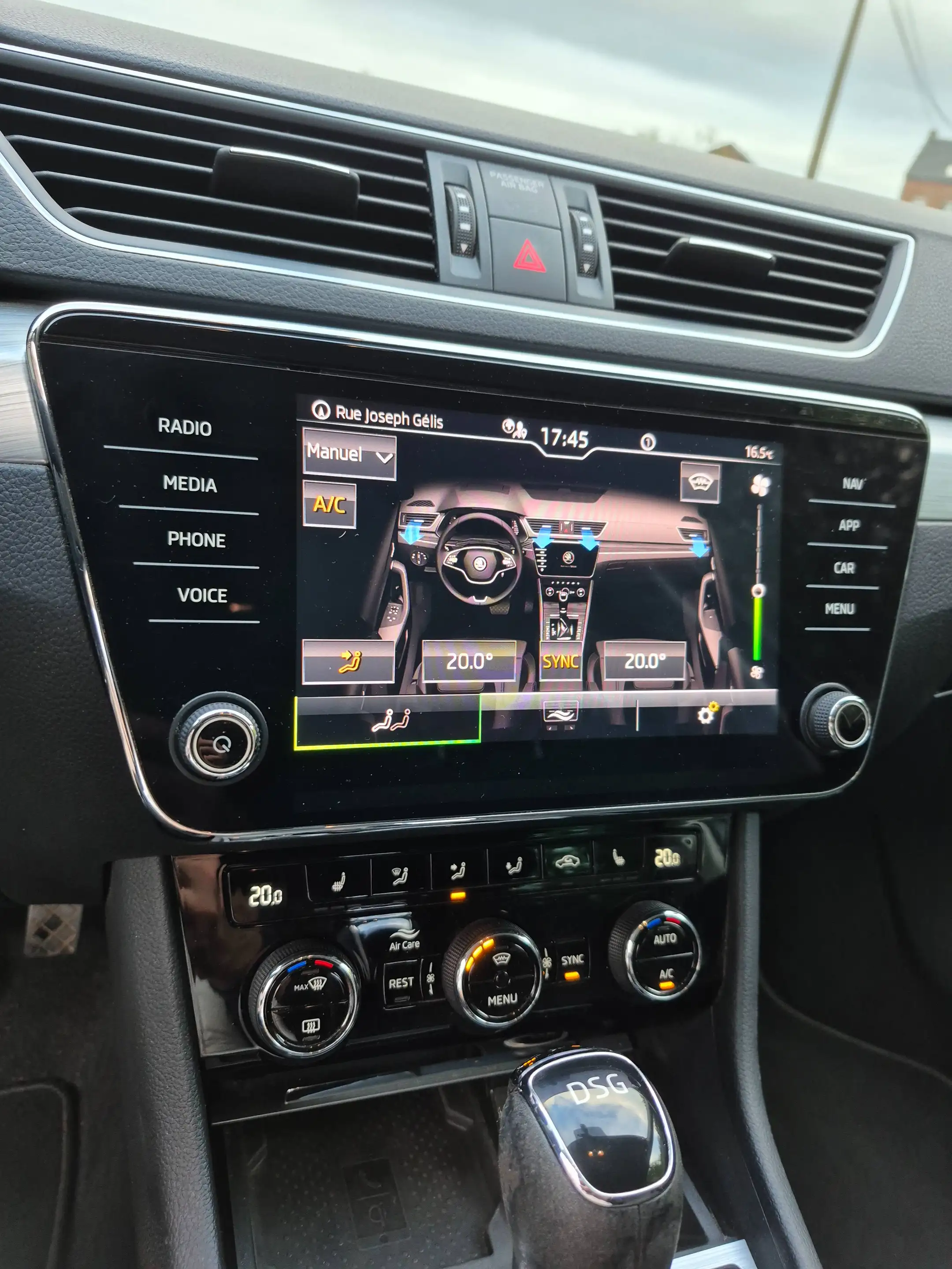 Skoda Superb Superb Combi 2.0 CR TDi Ambition DSG — photo 14