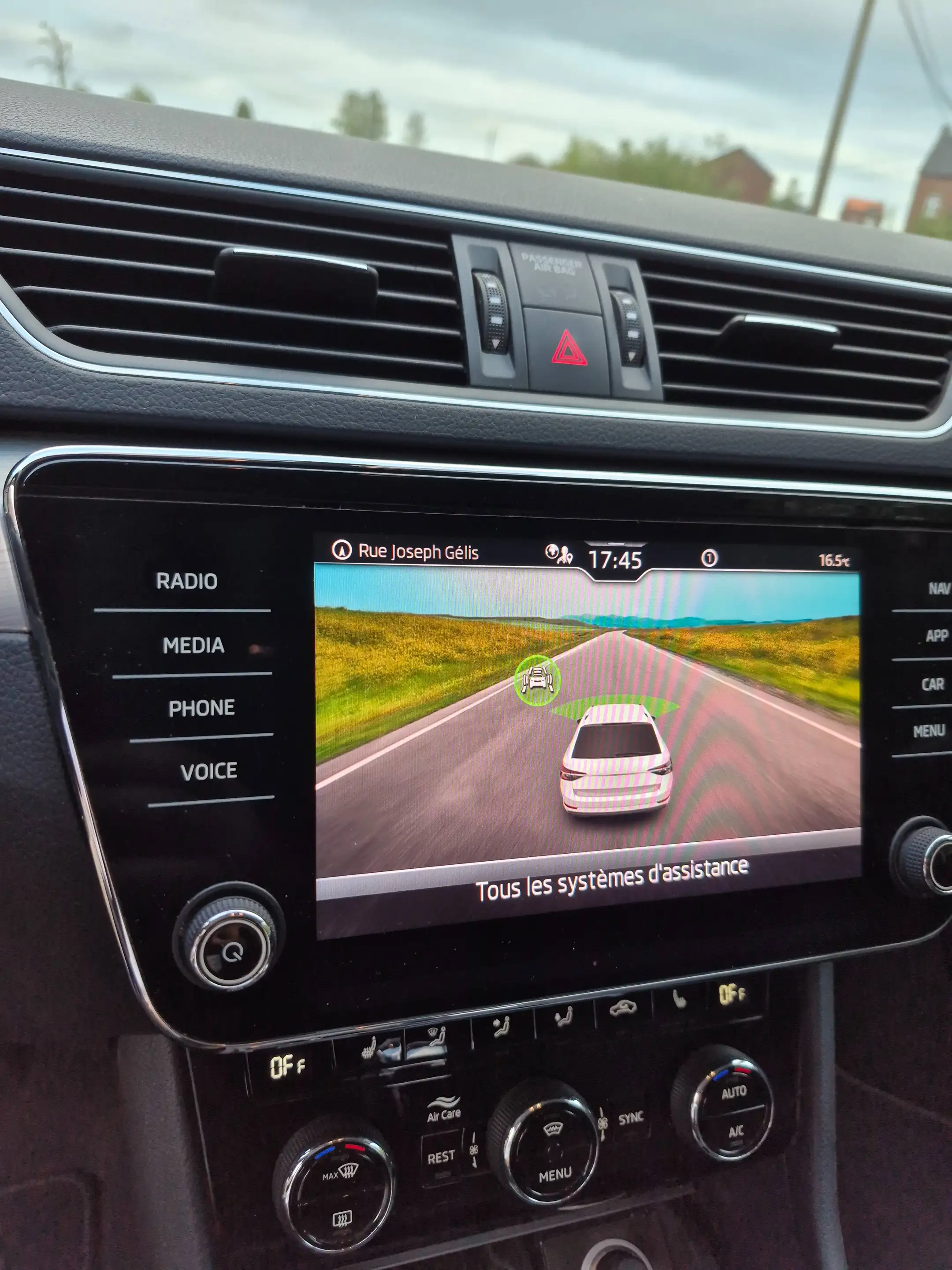 Skoda Superb Superb Combi 2.0 CR TDi Ambition DSG — photo 13