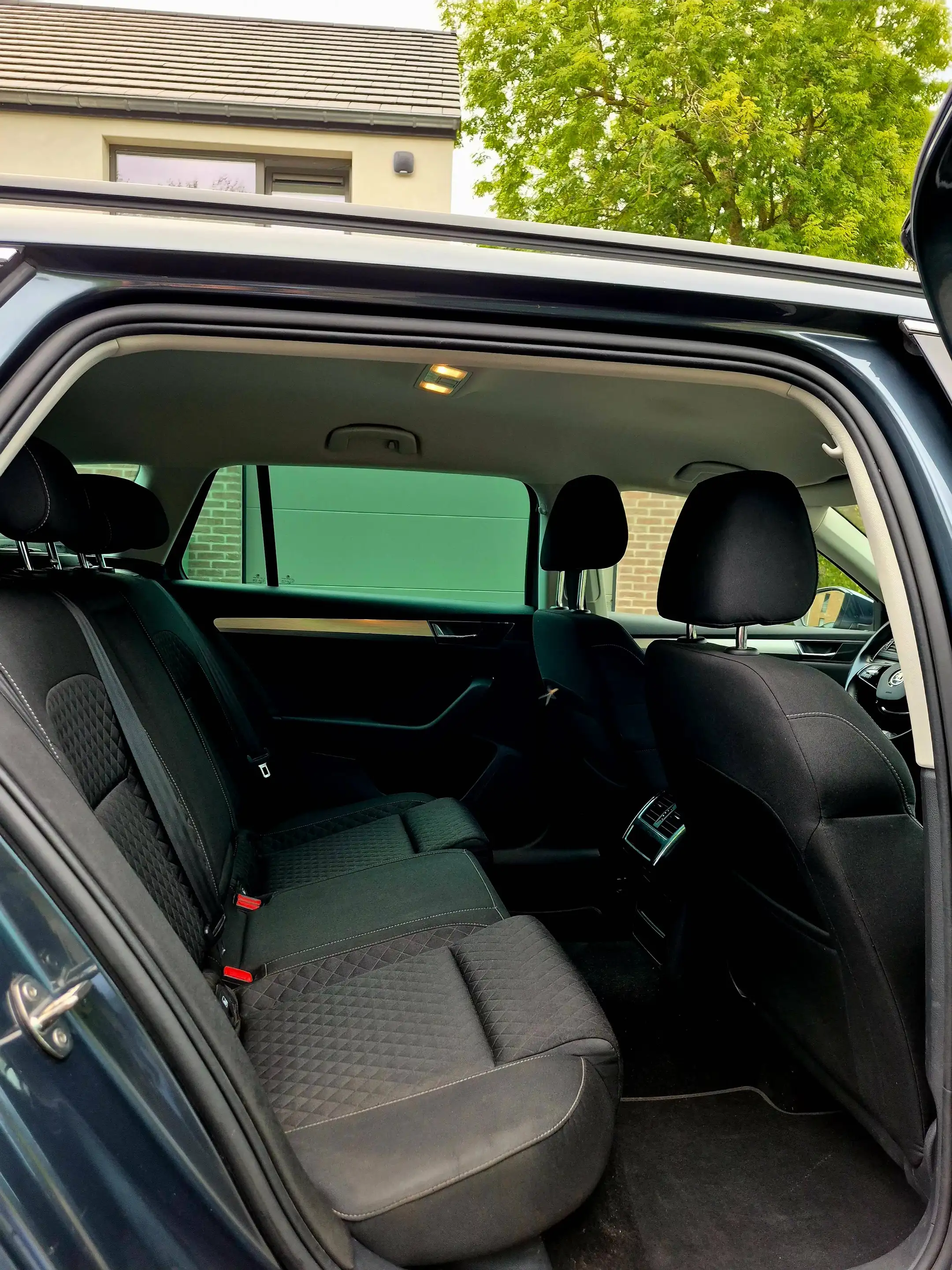 Skoda Superb Superb Combi 2.0 CR TDi Ambition DSG — photo 7