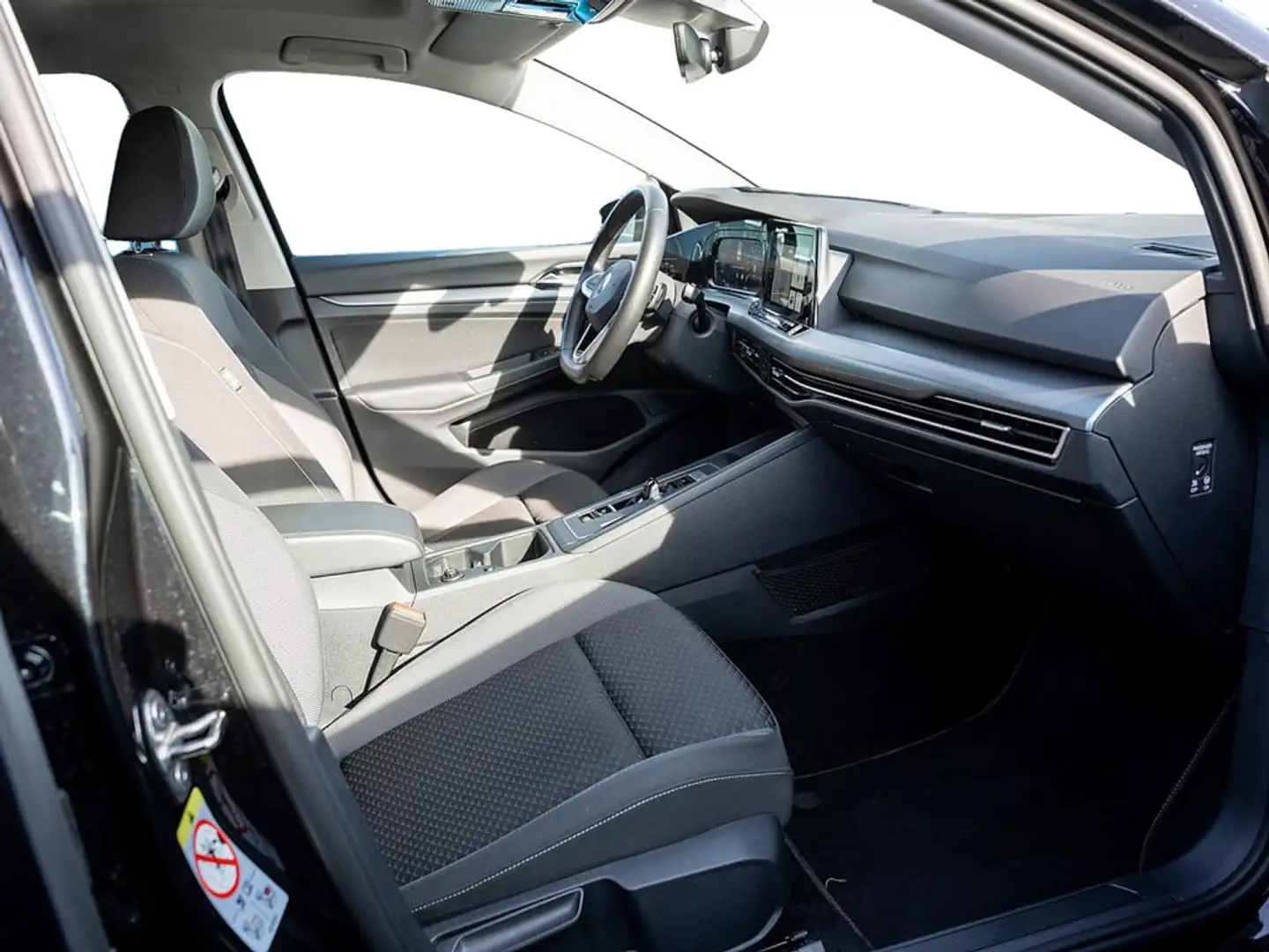 Volkswagen Golf VIII 2.0 TDI Active DSG AHK ACC PANO MAT Noir - 2
