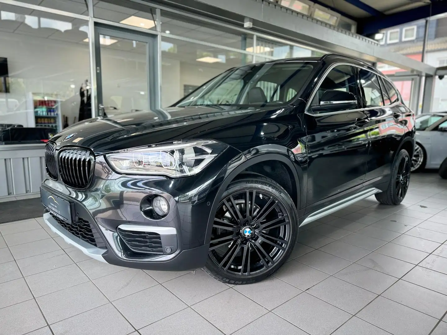 BMW X1 sDrive 18d xLine Steptronic LED HIFI PDC NAVI Noir - 2