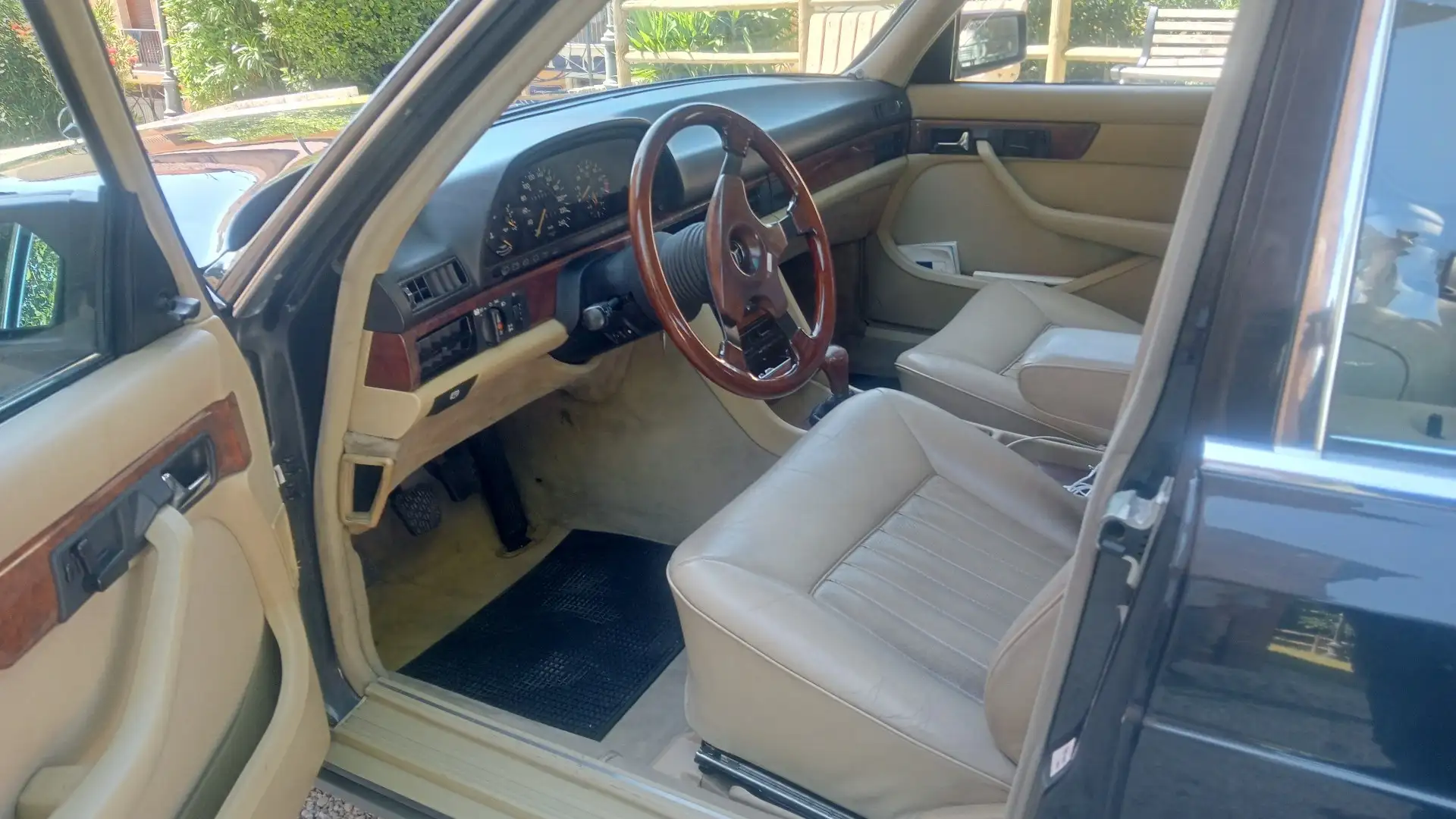 Mercedes-Benz 300 300 SE W126 Zwart - 2