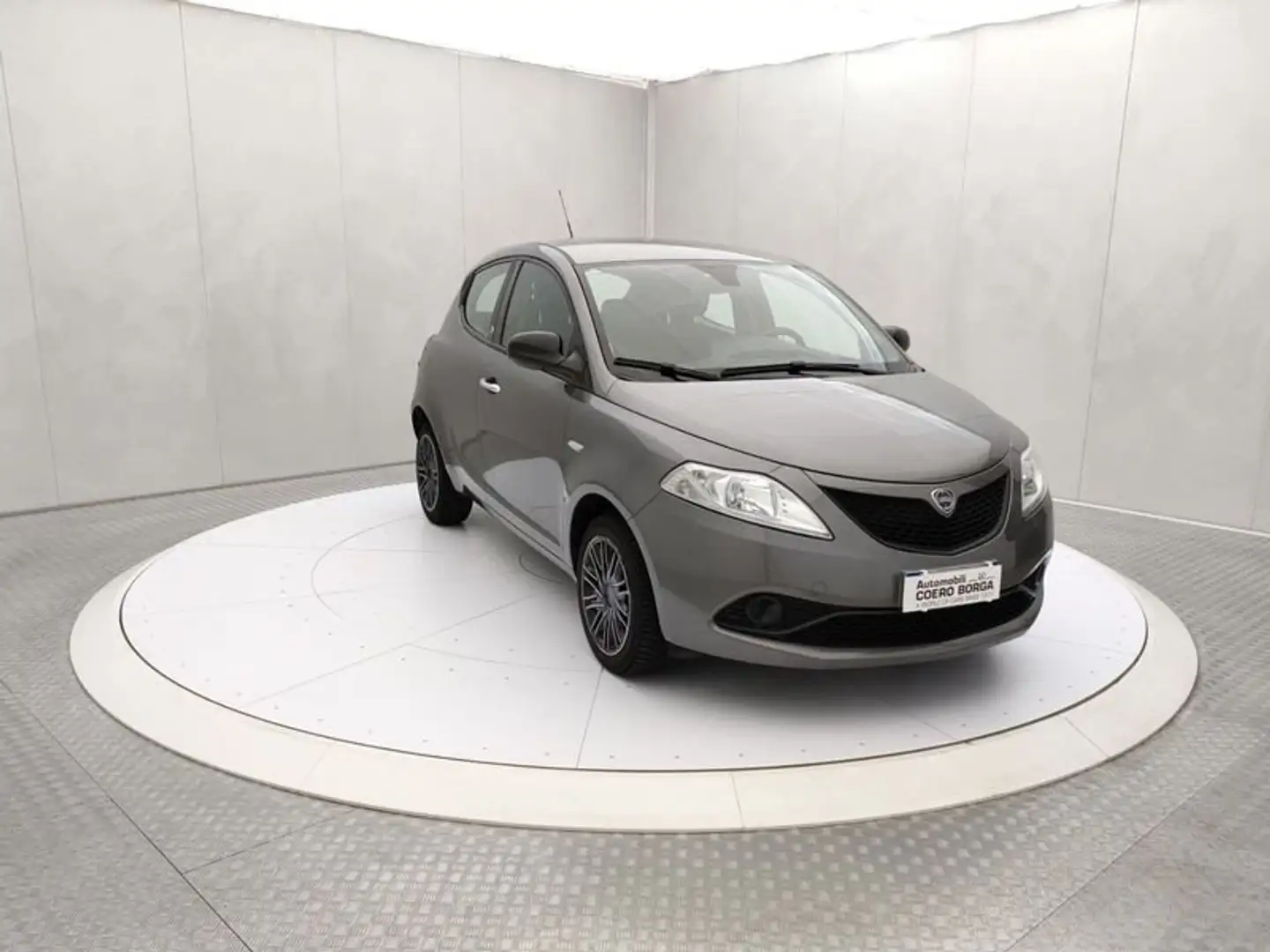 Lancia Ypsilon 1.2 69 CV 5 porte GPL Ecochic Gold Grigio - 1