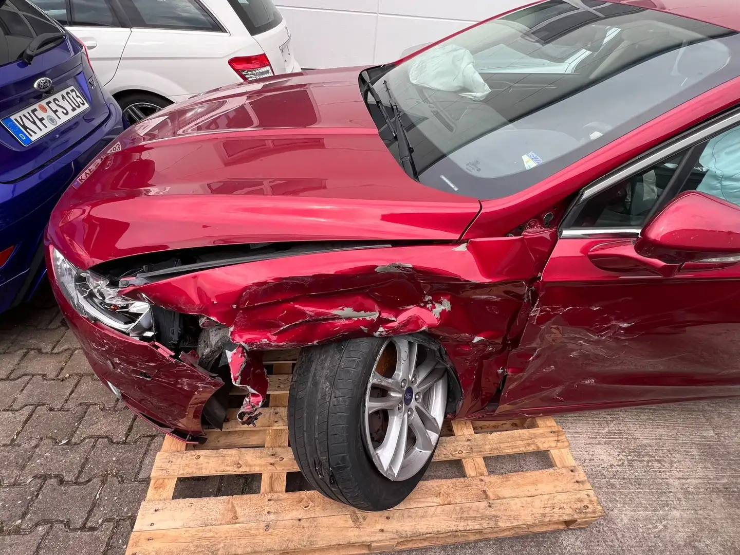 Ford Mondeo 2.0 Lim. Titanium Unfallfahrzeug Rood - 2