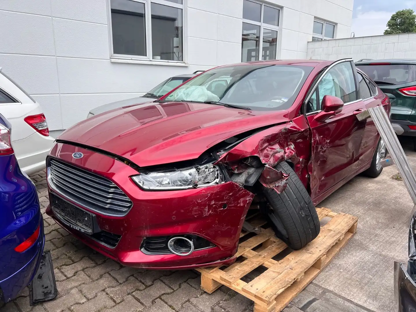 Ford Mondeo 2.0 Lim. Titanium Unfallfahrzeug Rood - 1