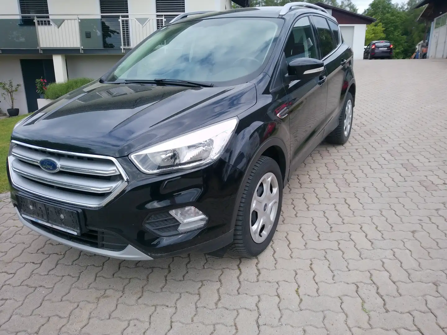 Ford Kuga Kuga 1,5 EcoBoost Trend Start/Stop Trend Schwarz - 1