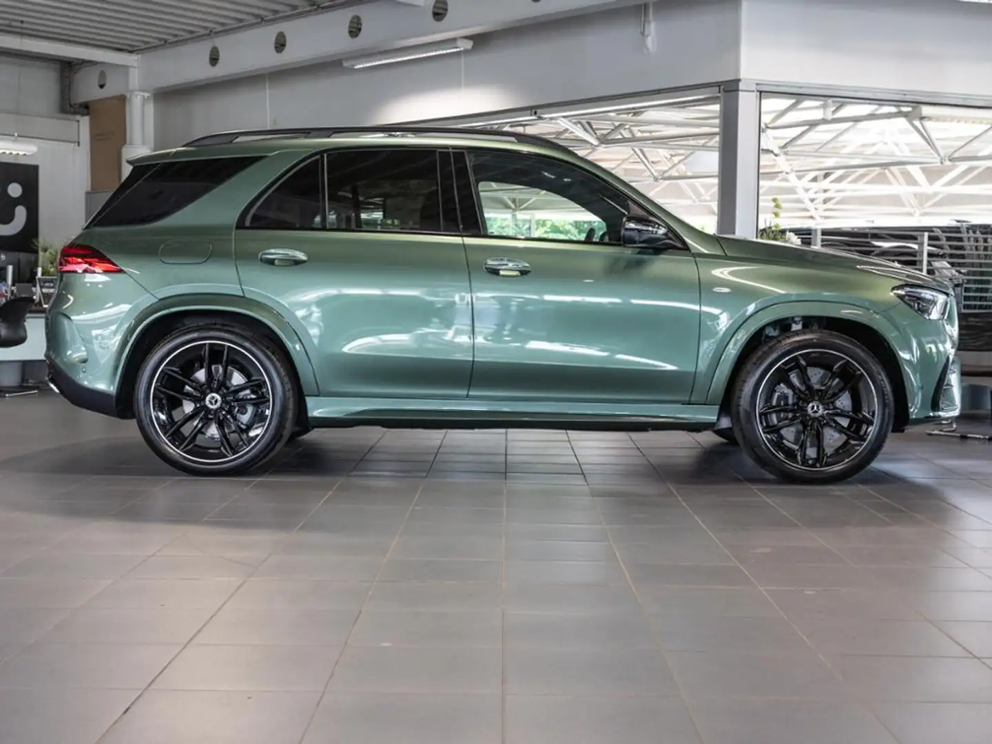Mercedes-Benz GLE 350 de 4M mit EQ Hybrid Technologie BURM Grün - 2