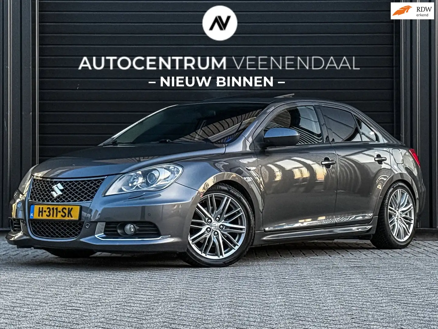 Suzuki Kizashi 2.4 Sport 178 PK AUT 4WD FULL OPTIONS UNIEK! Grau - 1