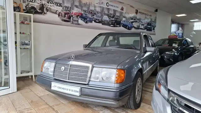 Mercedes-Benz 260 Berlina Automático de 4 Puertas
