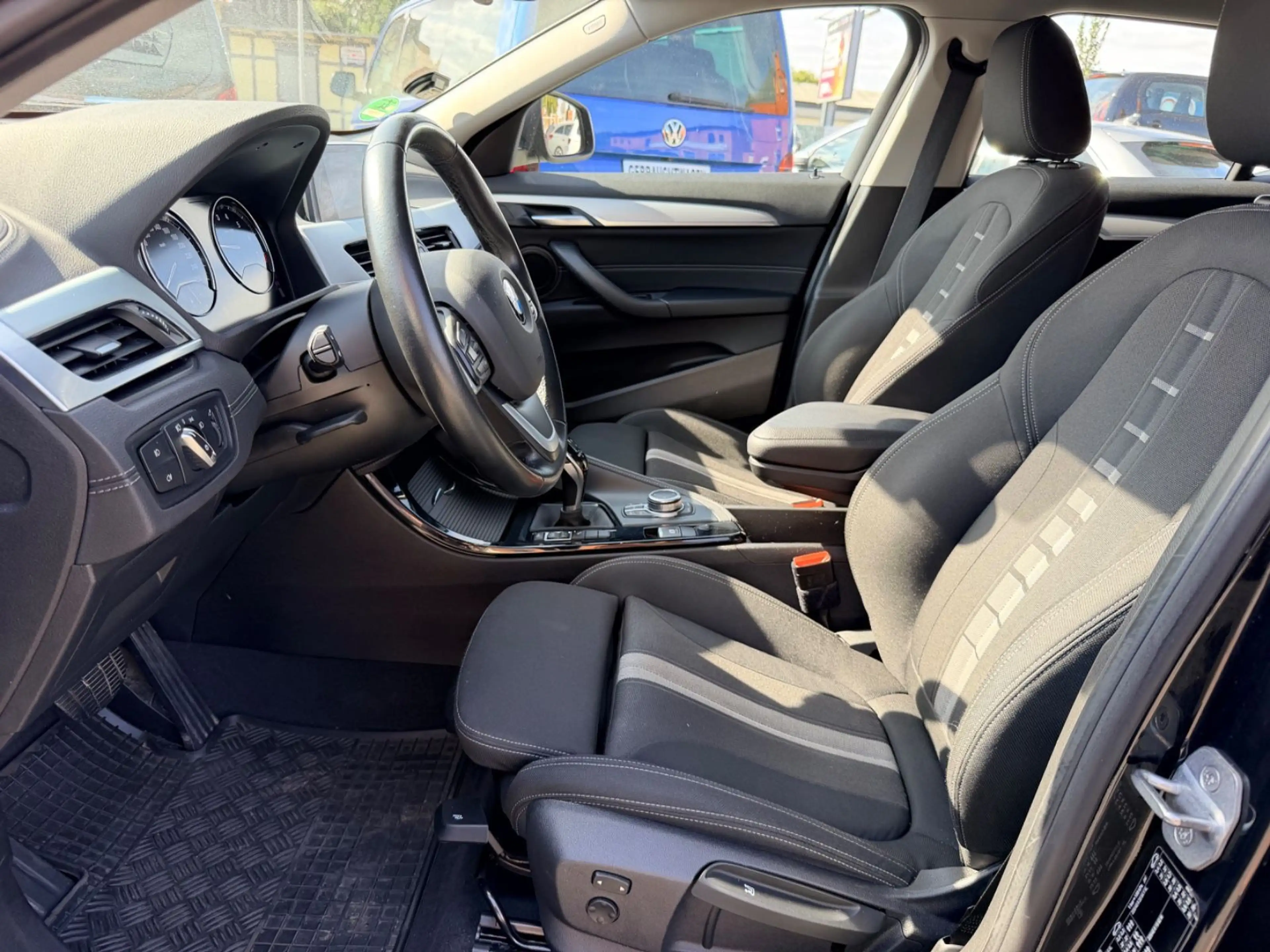 BMW X2 sDrive 20 I Advantage / LED / Kamera / Navi — photo 14
