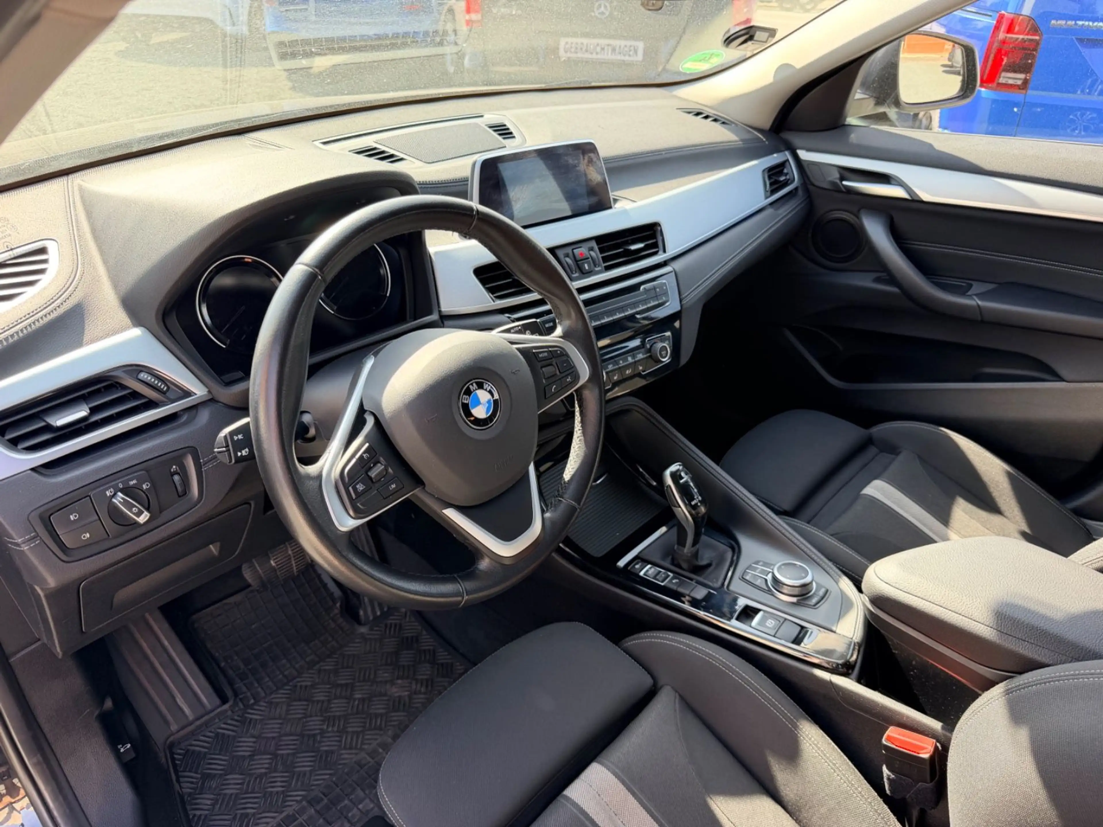 BMW X2 sDrive 20 I Advantage / LED / Kamera / Navi — photo 11