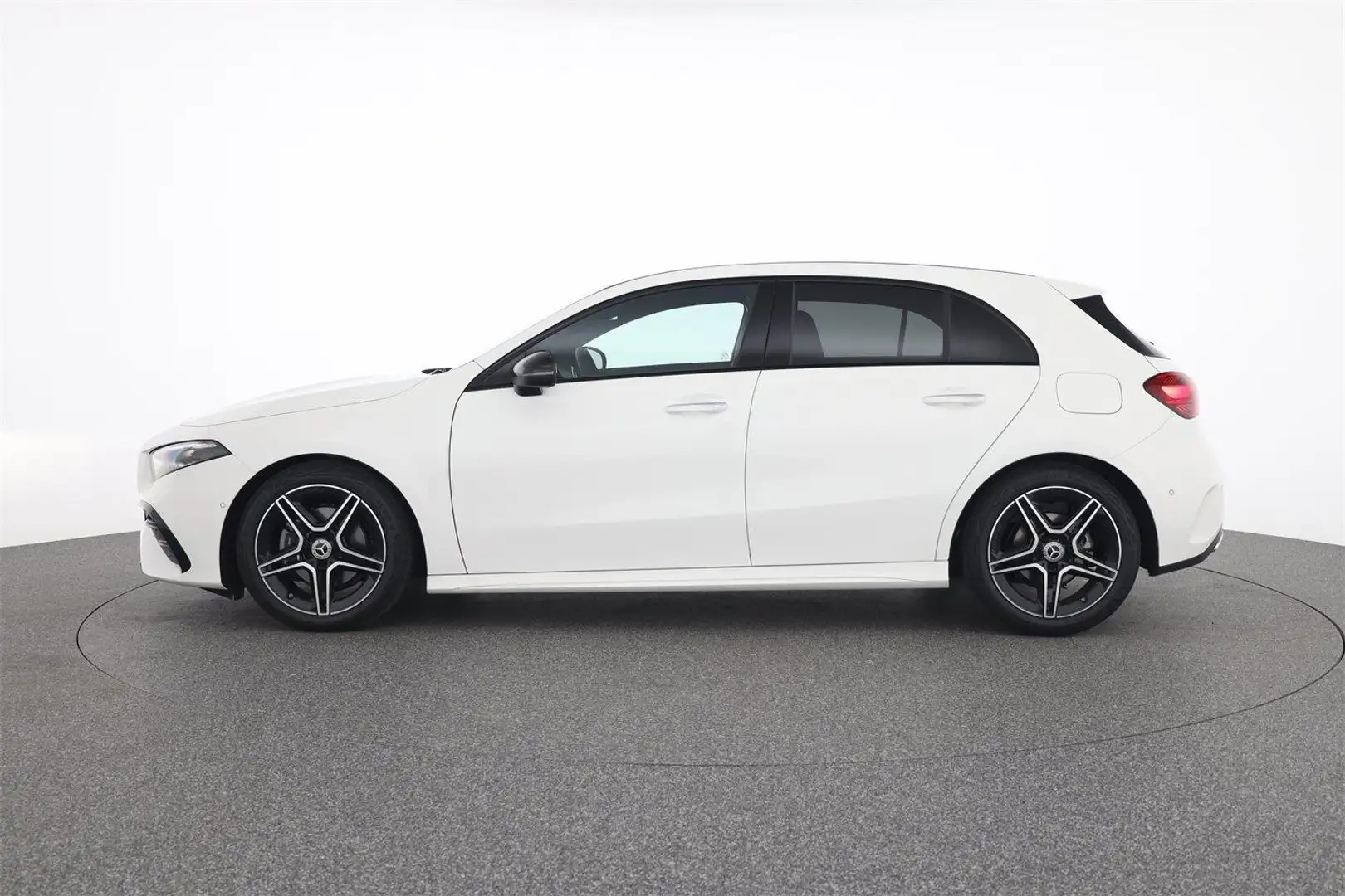 Mercedes-Benz A 180 AMG Line Winterpaket Weiß - 2