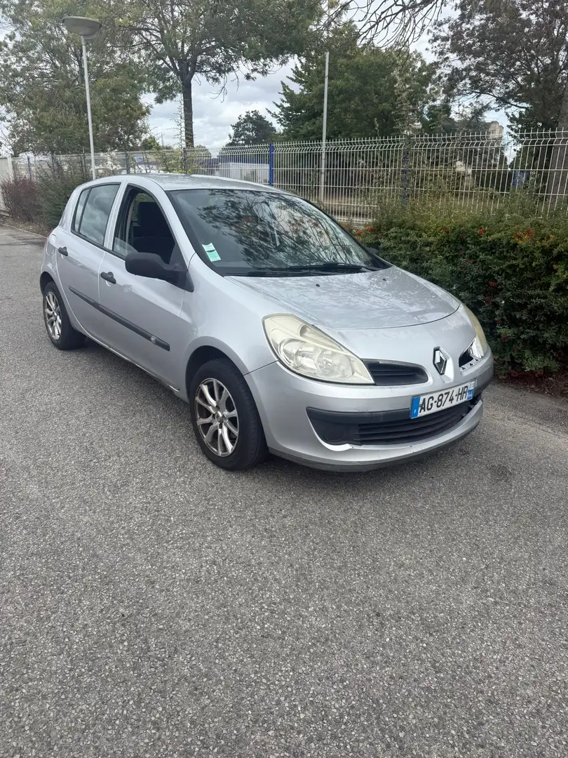 Renault Clio 1.5 dCi 70 eco2 Extrême Claire - 2