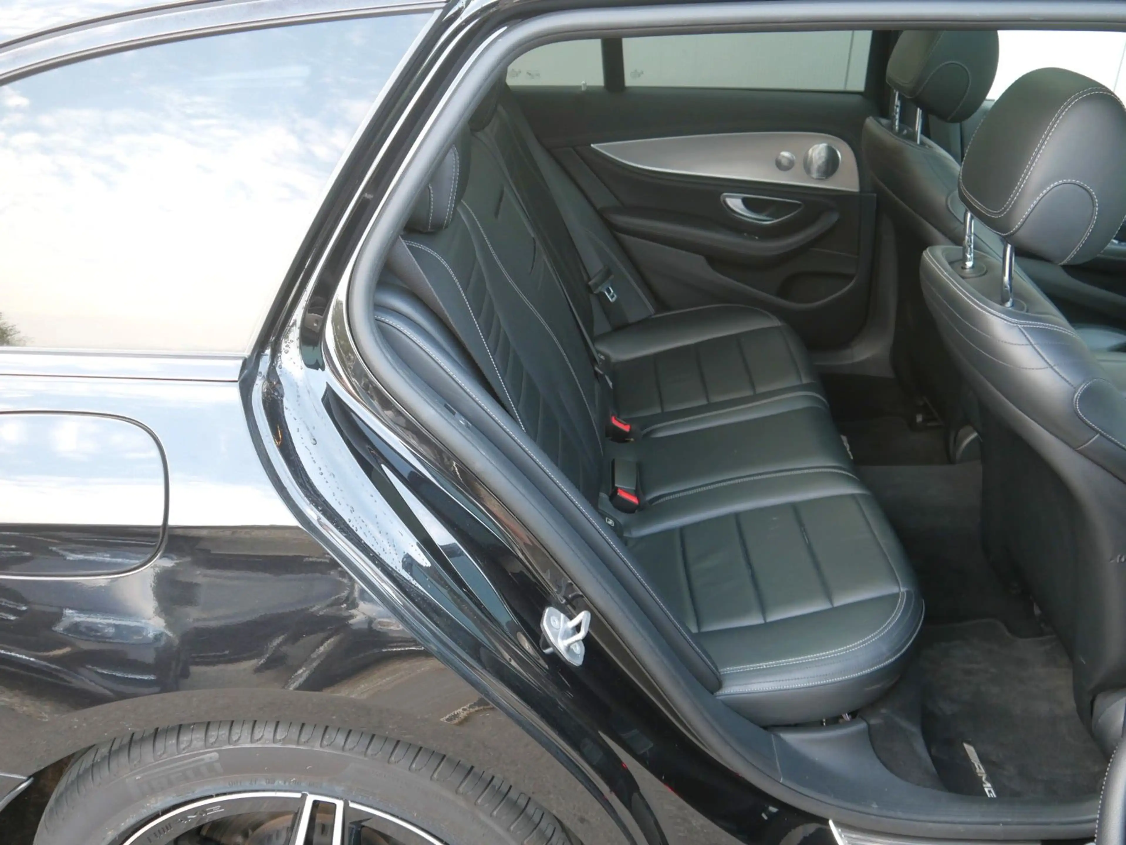 Mercedes-Benz E 350 d T 4Matic AMG-Line DISTR/PANO/BURM/AHK/360 — photo 14