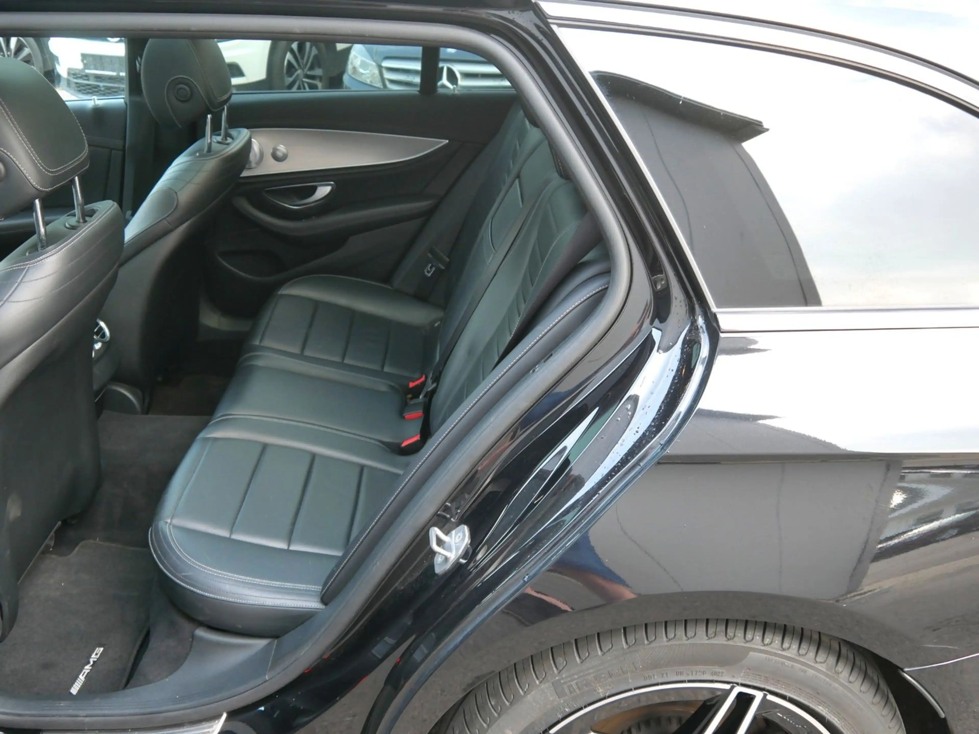 Mercedes-Benz E 350 d T 4Matic AMG-Line DISTR/PANO/BURM/AHK/360 — photo 9