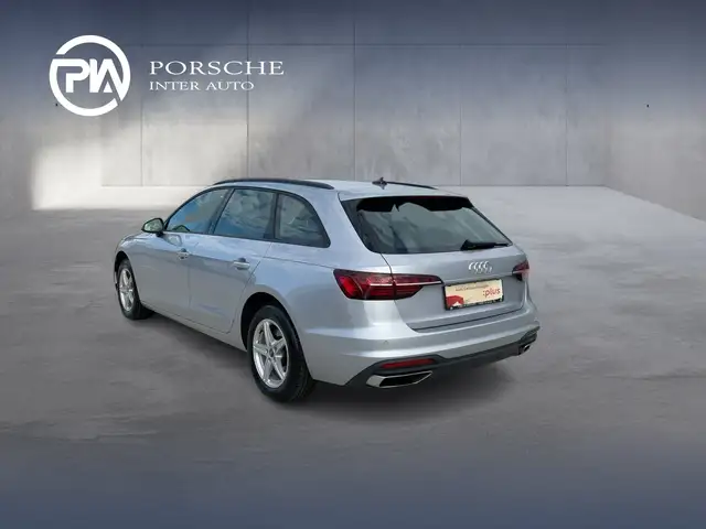 Audi A4 view 4