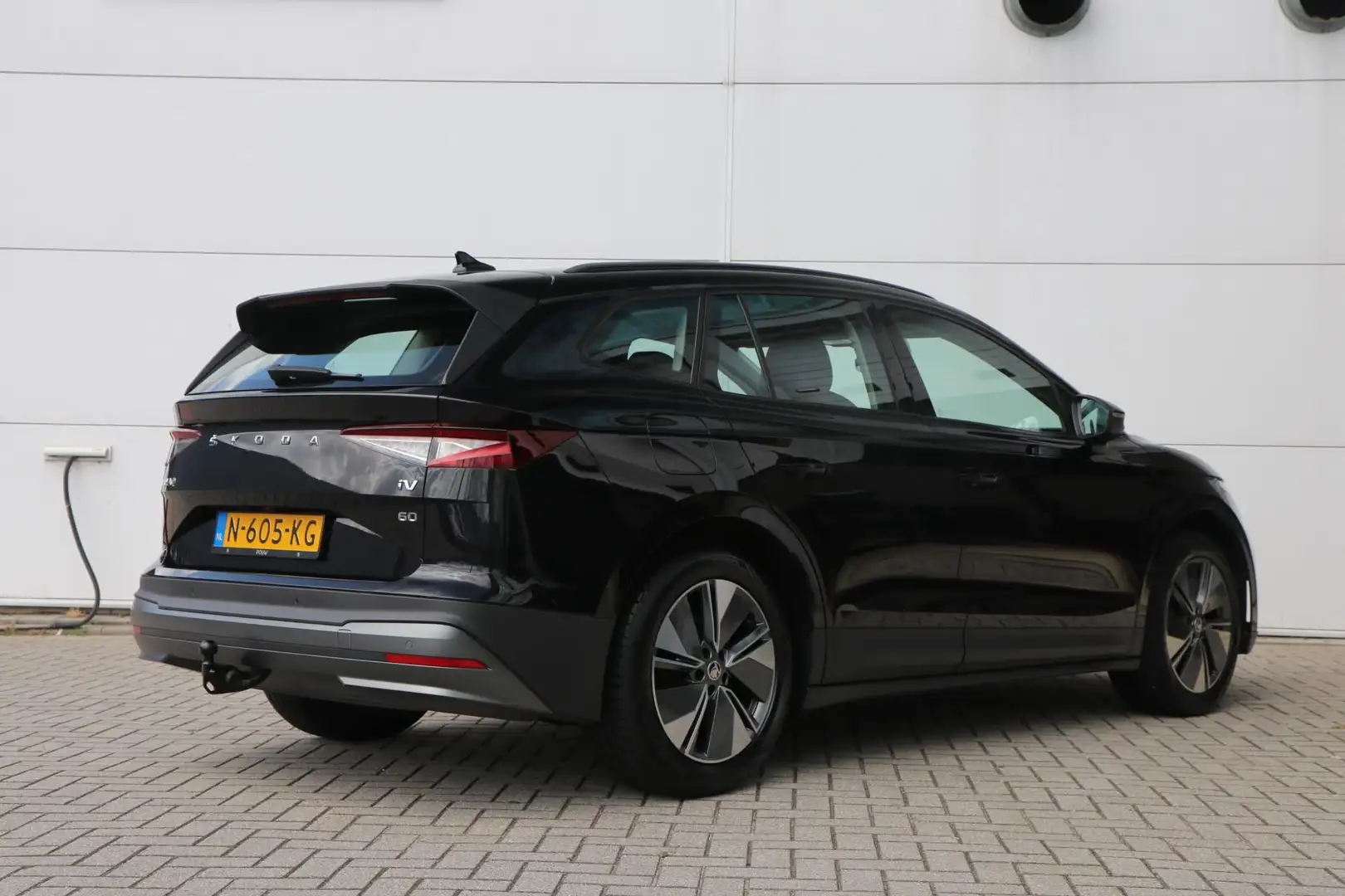 Skoda Enyaq 180pk 60 | Trekhaak | Navigatie | Achteruitrijcame Zwart - 2