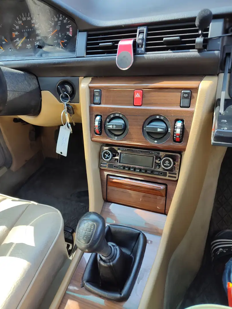 Mercedes-Benz 260 w 124 Blau - 2