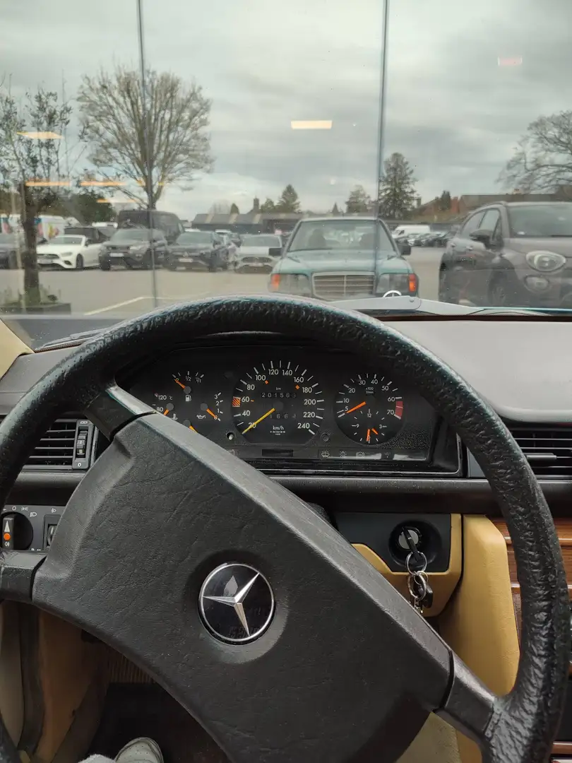 Mercedes-Benz 260 w 124 Blau - 1