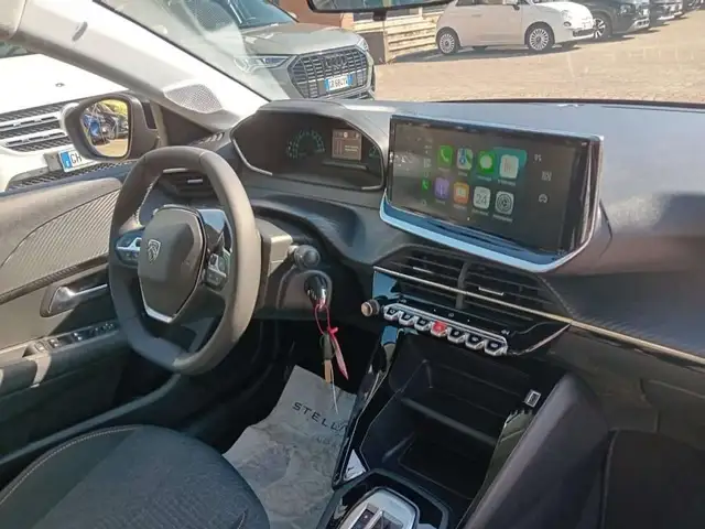 Peugeot 208 view 10