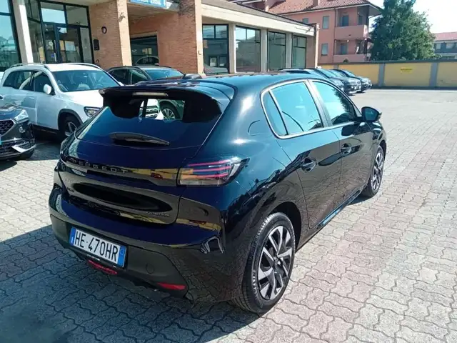 Peugeot 208 view 5