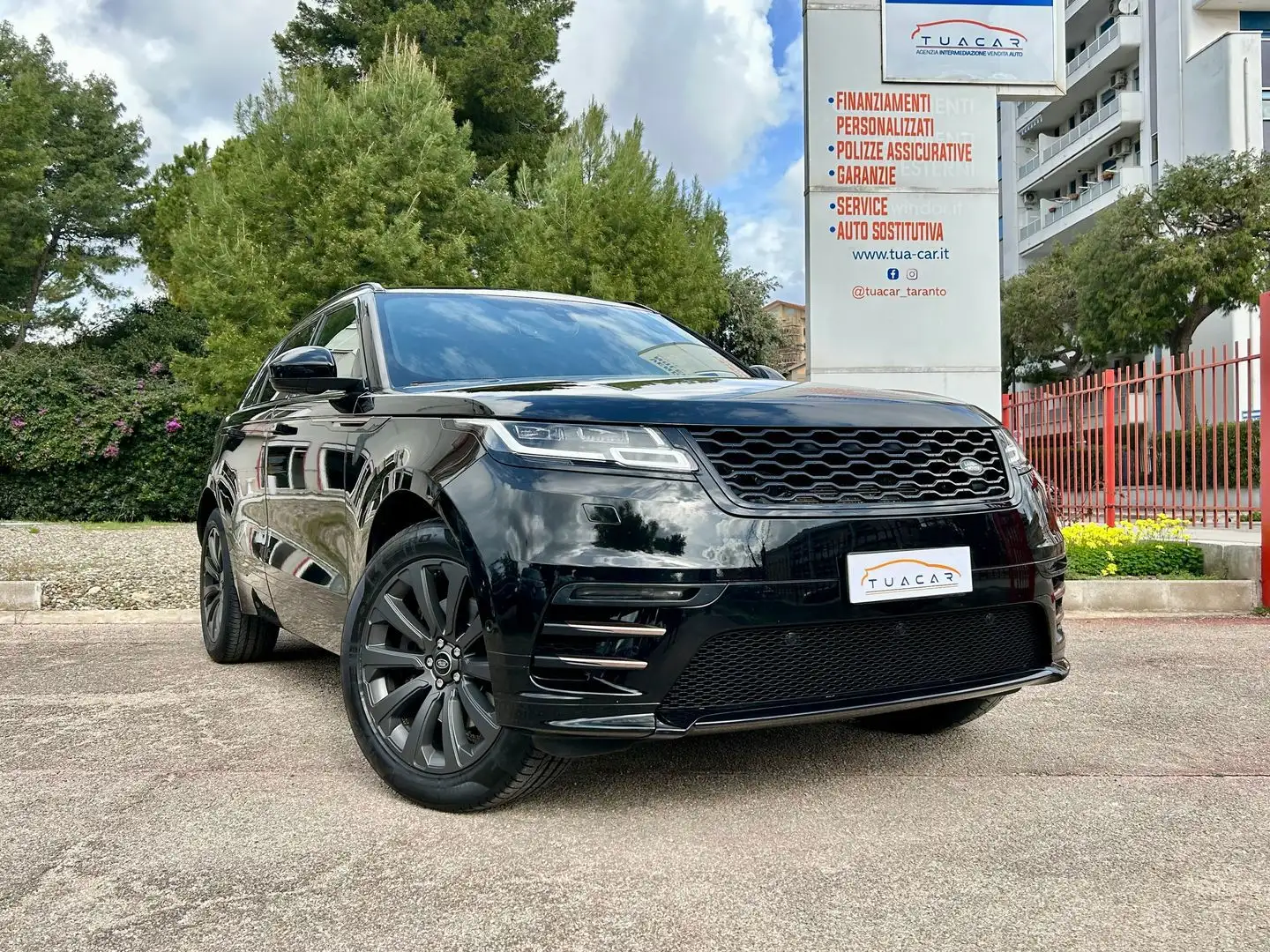 Land Rover Range Rover Velar R-Dynamic HSE D 240 Schwarz - 2
