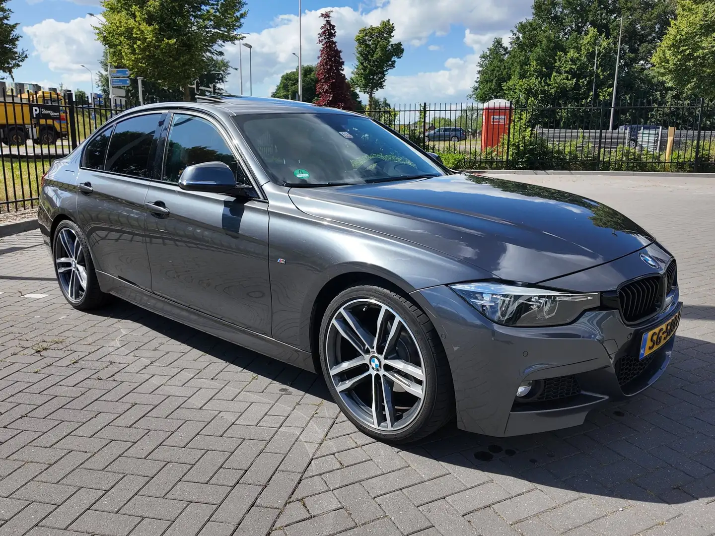 BMW 320 320i Edition M Sport Shadow Executive Grijs - 1
