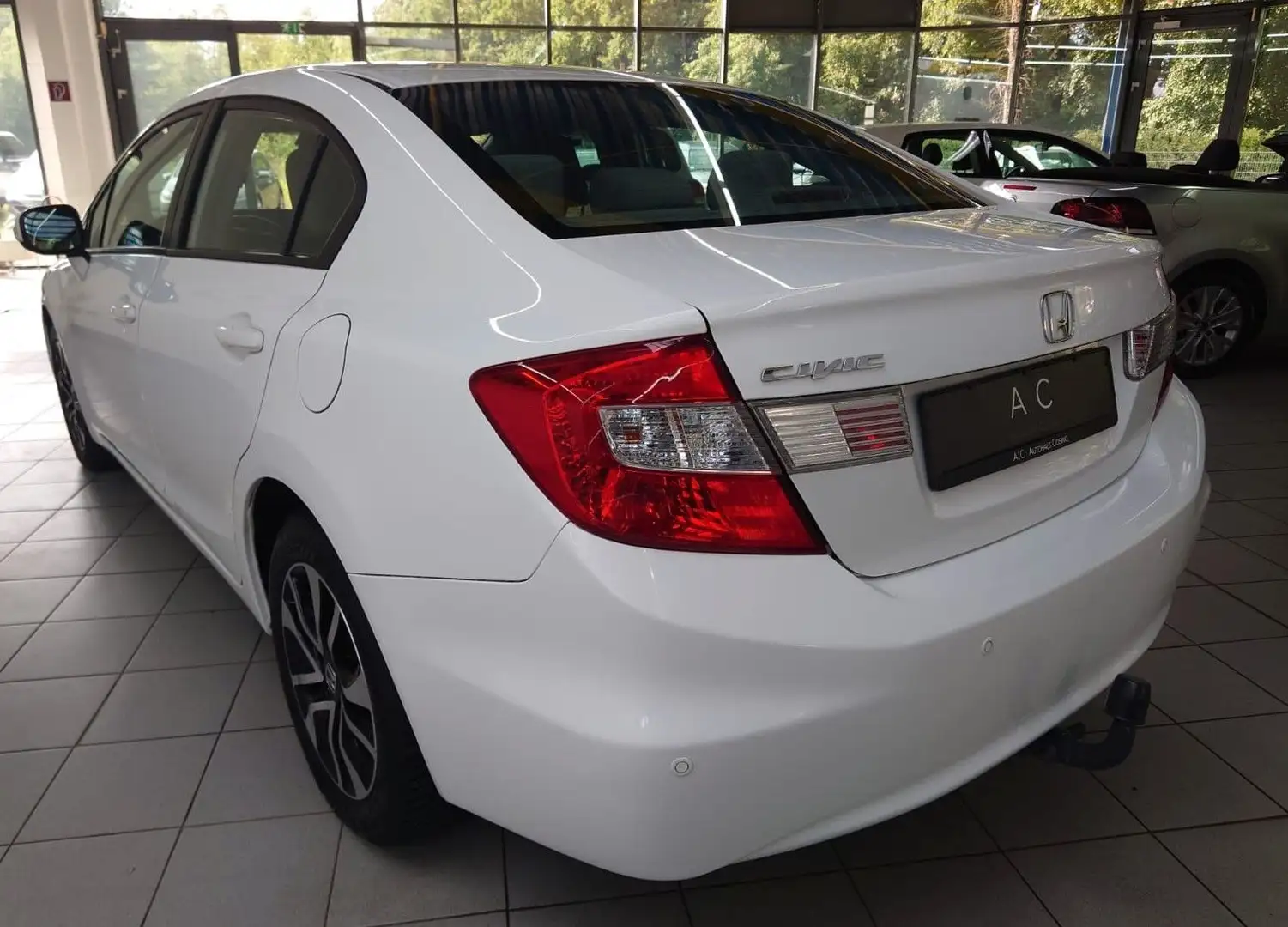 Honda Civic Lim. 4-trg. Comfort,Automatik,Klima,1.Hand Blanc - 2