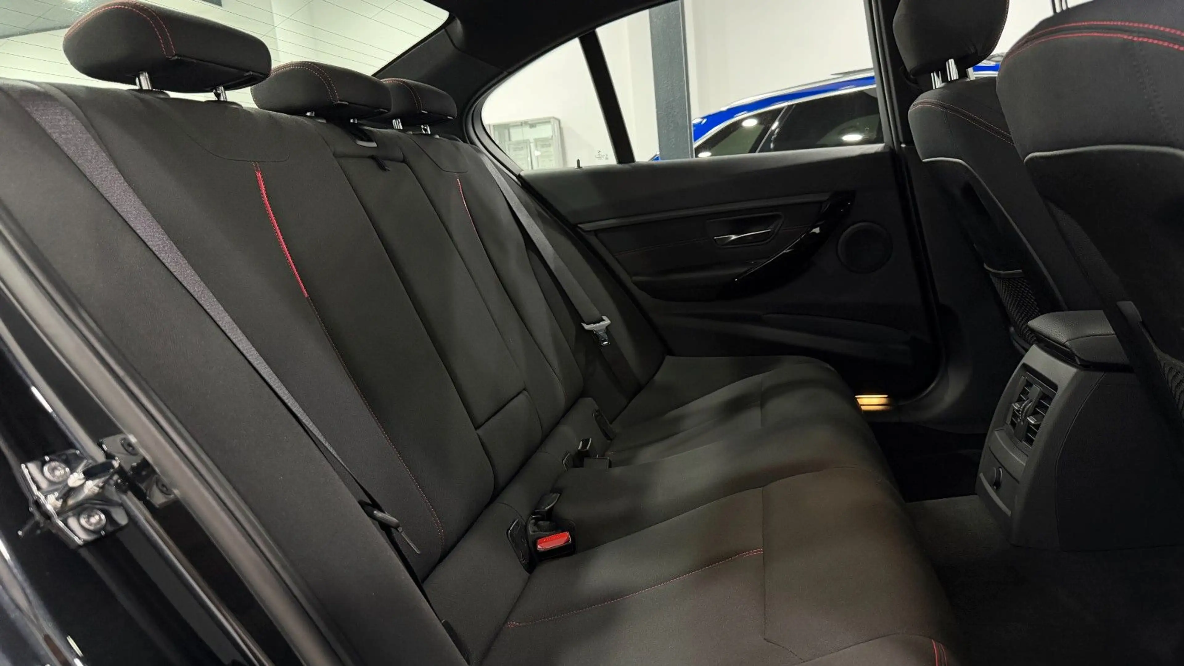 BMW 328 i Limousine/Sport/Navi Prof/Schiebedach/2.Hd — photo 12