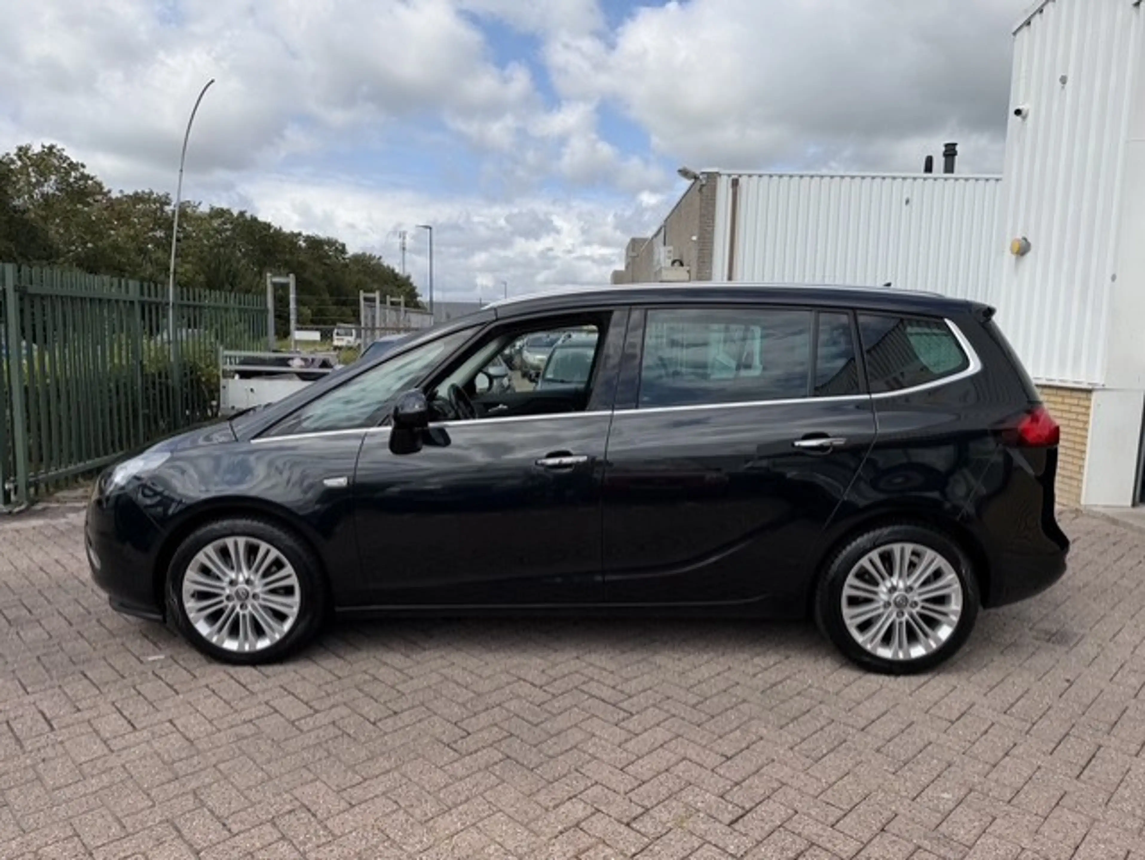 Opel Zafira Tourer 1.4 Cosmo AUTOMAAT — photo 2