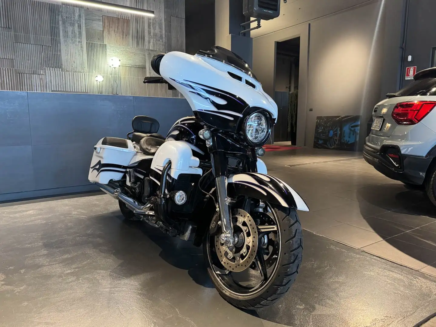 Harley-Davidson Street Glide Touring Street Glide CVO 110 Alb - 1
