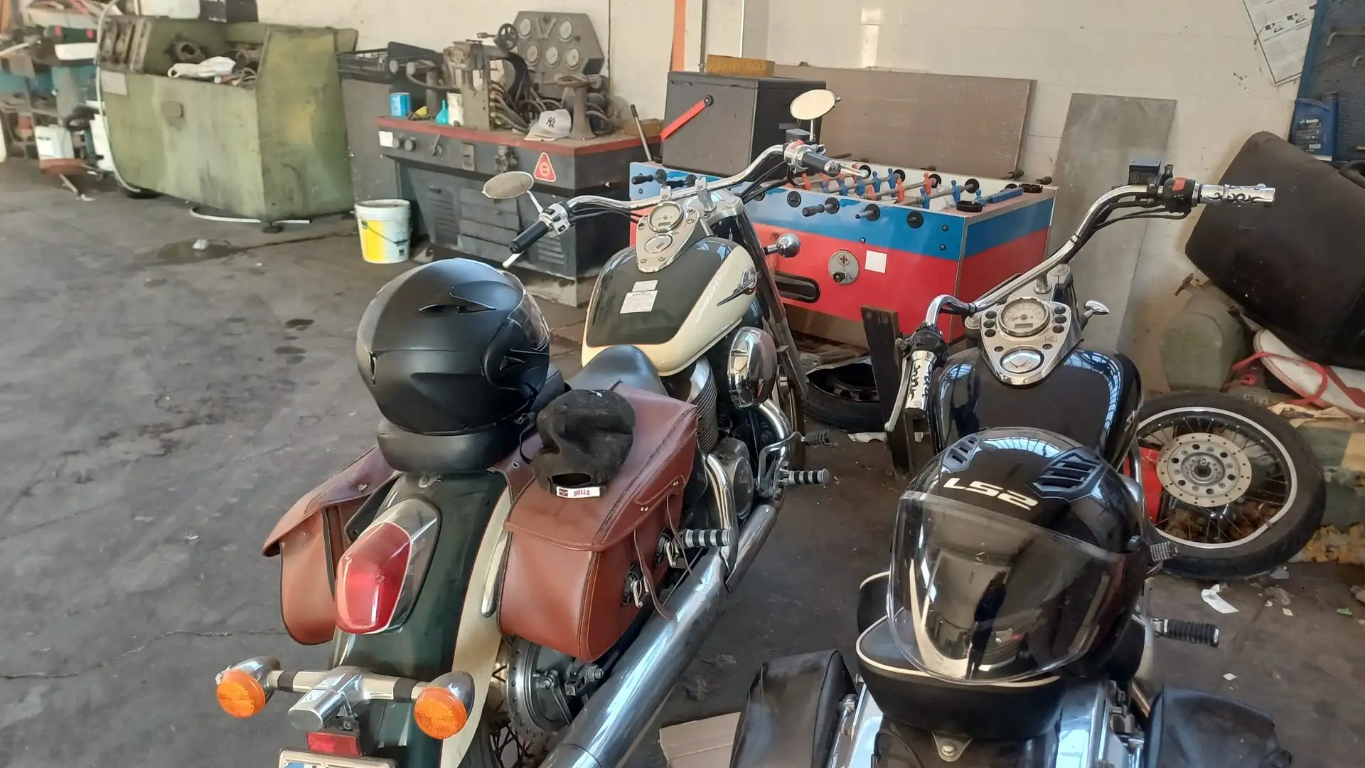 Honda Shadow 750 Blanco - 2