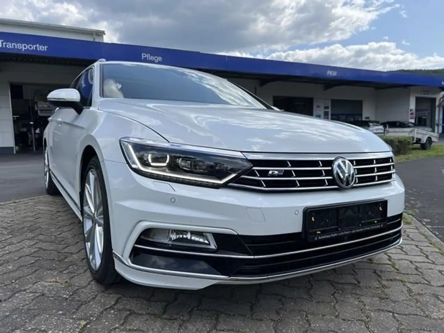 Volkswagen Passat Variant Passat Highline 4M R-Line AHK STHZ PANO 360° APP Blanc - 2
