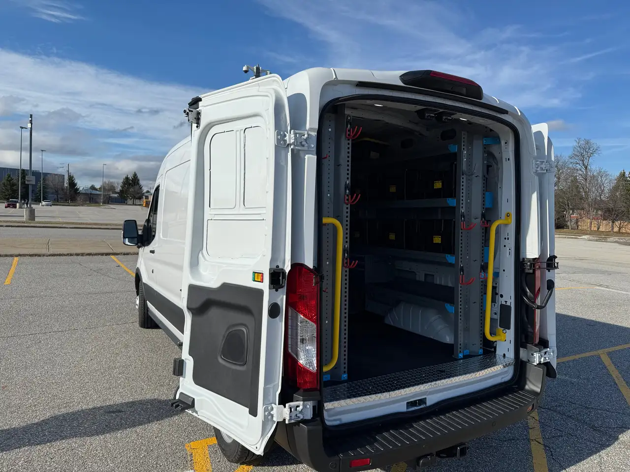 Ford Transit Cargo Van снимка Ford Transit Cargo Van