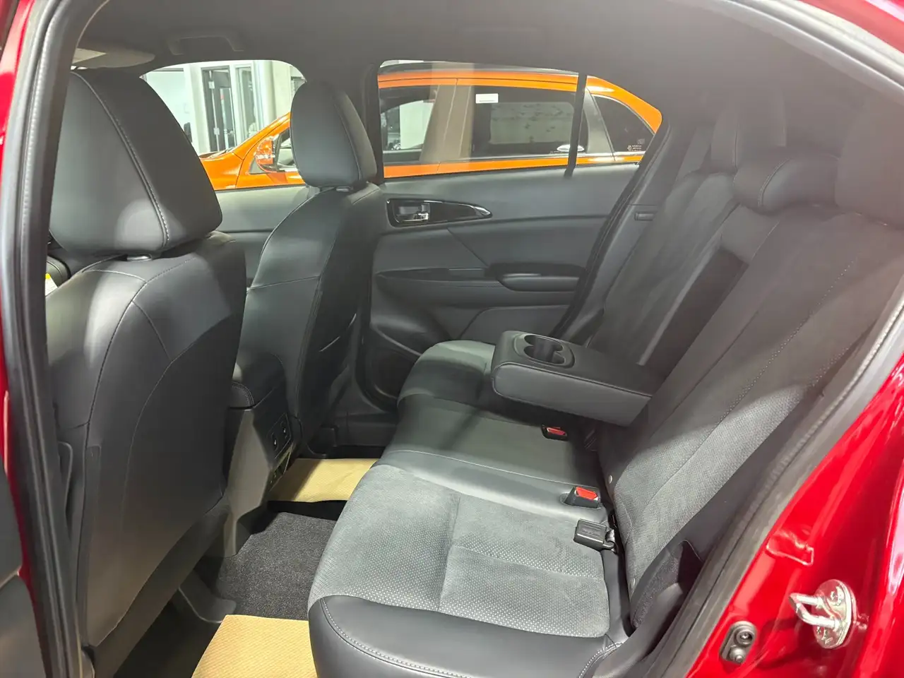 Mitsubishi Eclipse Cross снимка Mitsubishi Eclipse Cross