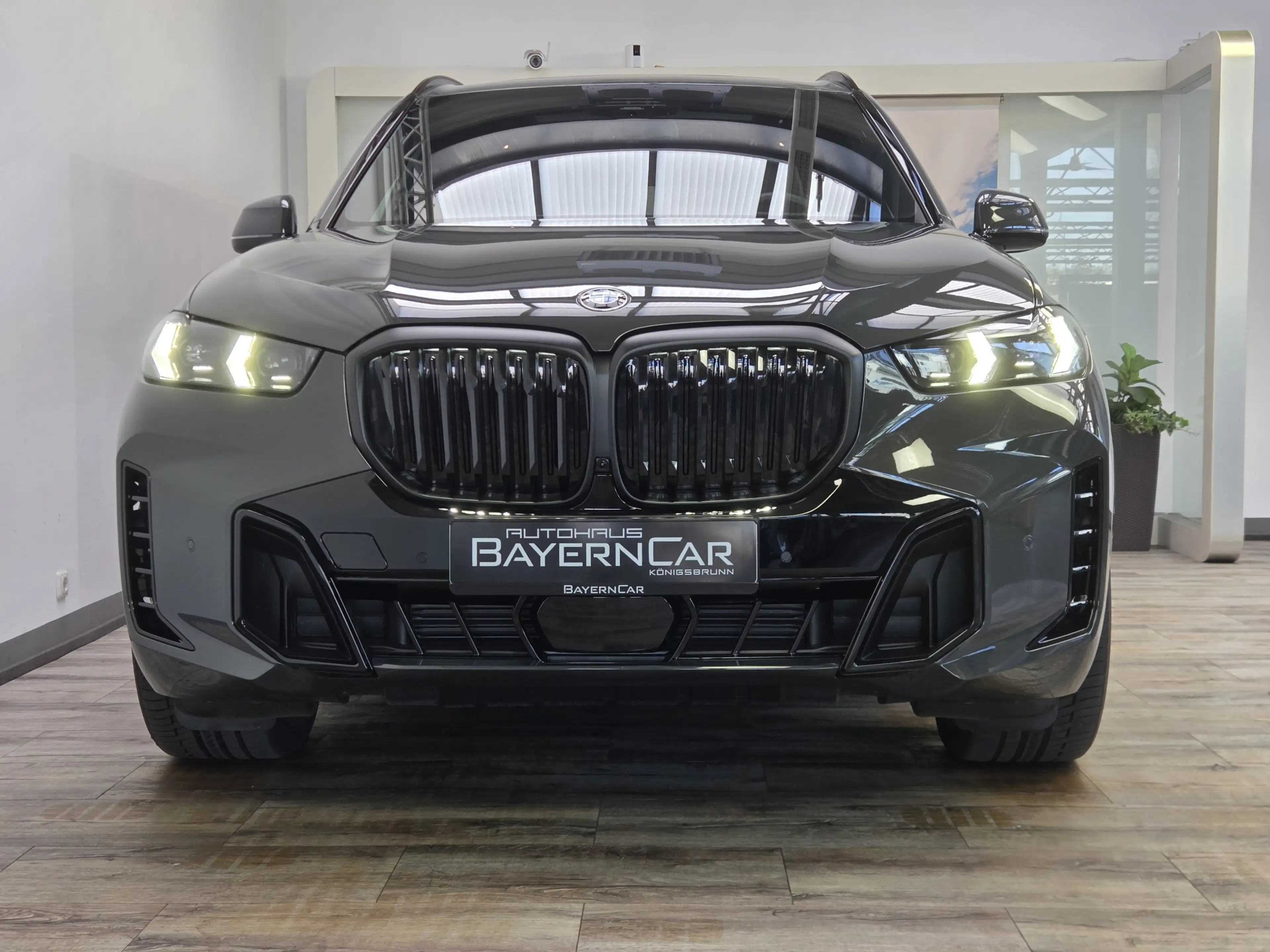 BMW X5 xDr40d M Sport Pro B&W Luft Standheiz 7Seats — photo 2