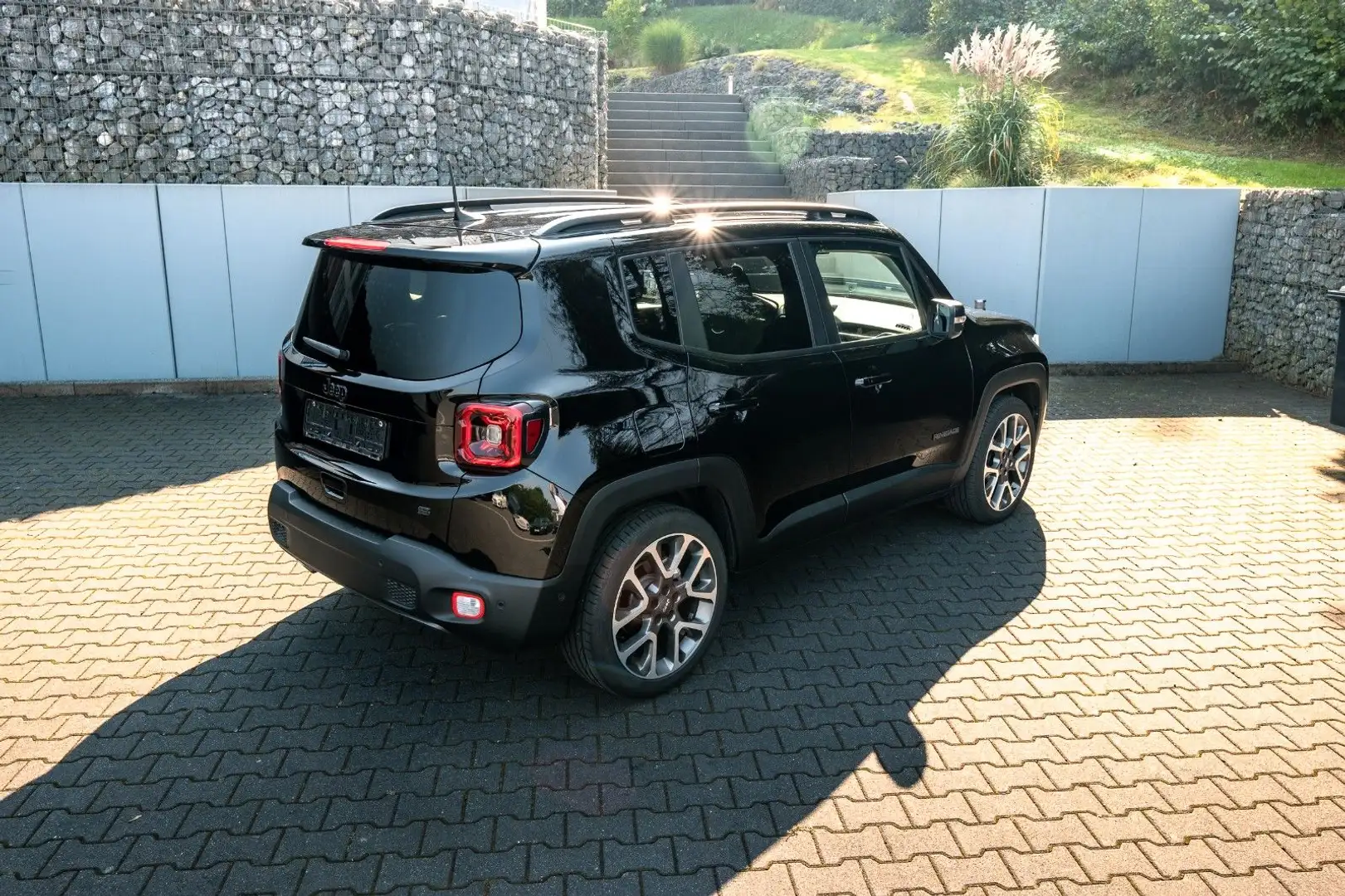 Jeep Renegade 1.6l MultiJet S, LED, 19", Navi CarPlay Schwarz - 2