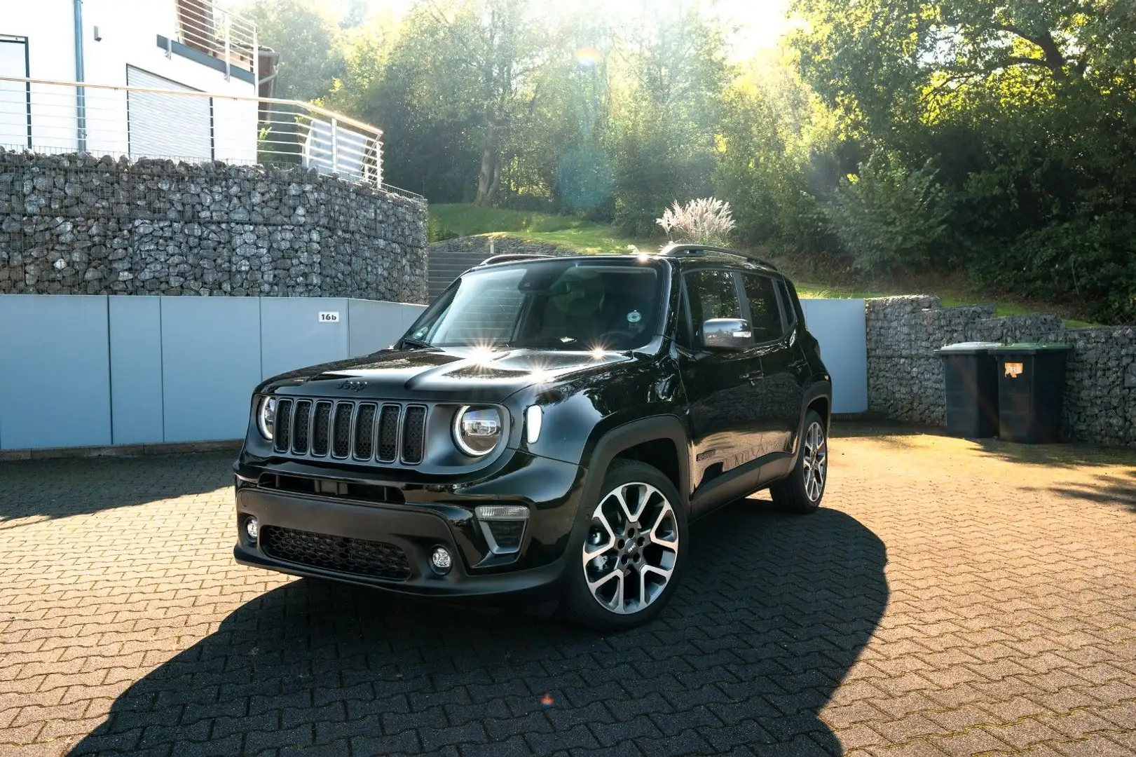 Jeep Renegade 1.6l MultiJet S, LED, 19", Navi CarPlay Schwarz - 1