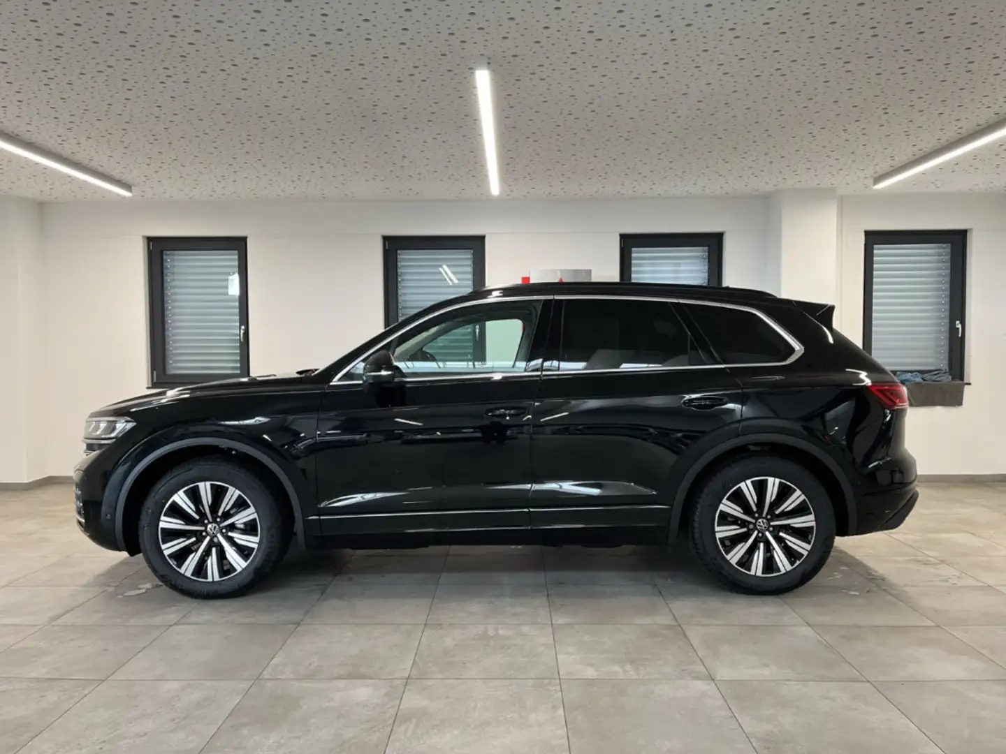 Volkswagen Touareg 3.0 V6 TDI Elegance Matrix Panorama AHK Schwarz - 2
