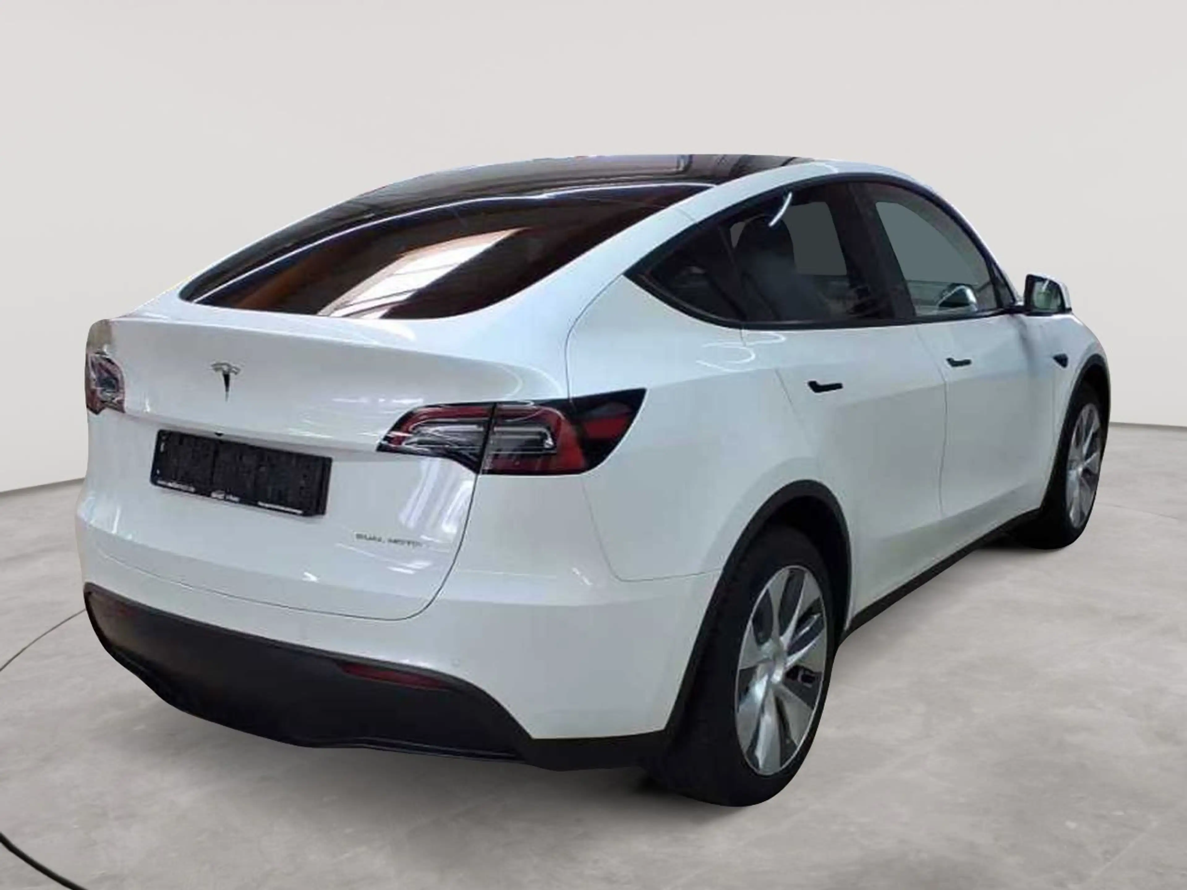 Tesla Model Y Long Range Dual Motor AWD — photo 4