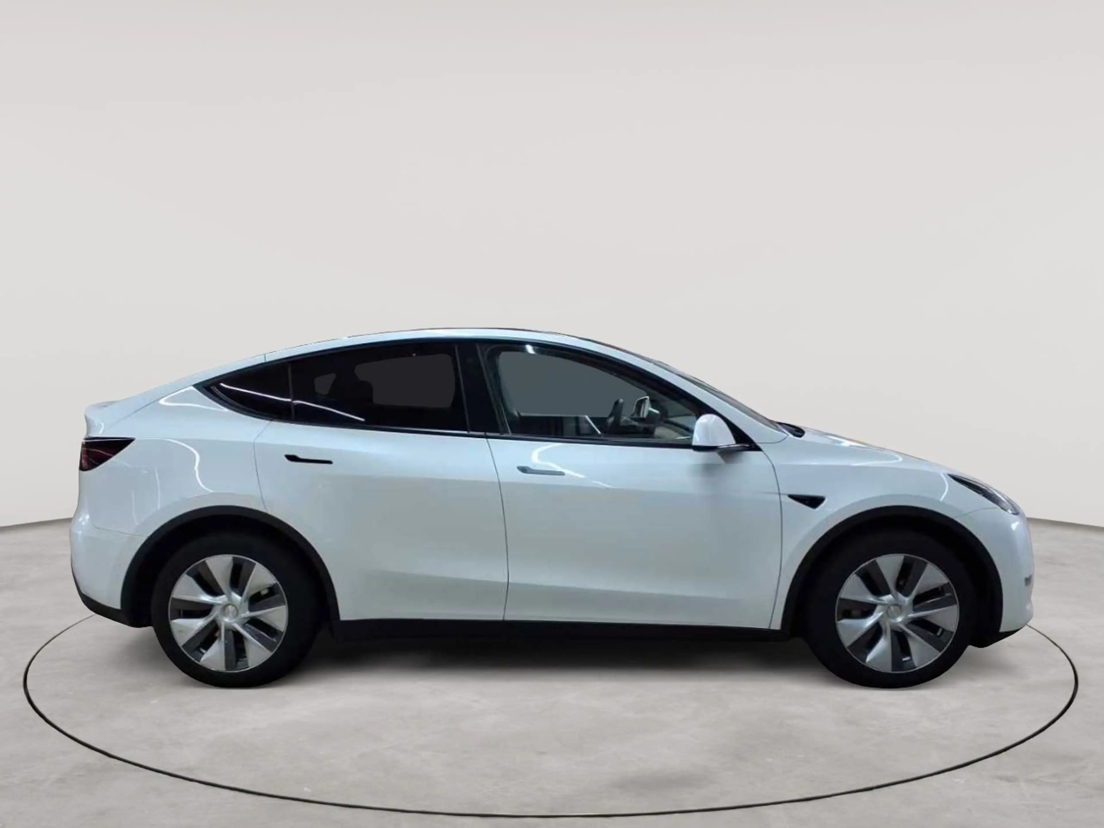 Tesla Model Y Long Range Dual Motor AWD — photo 3